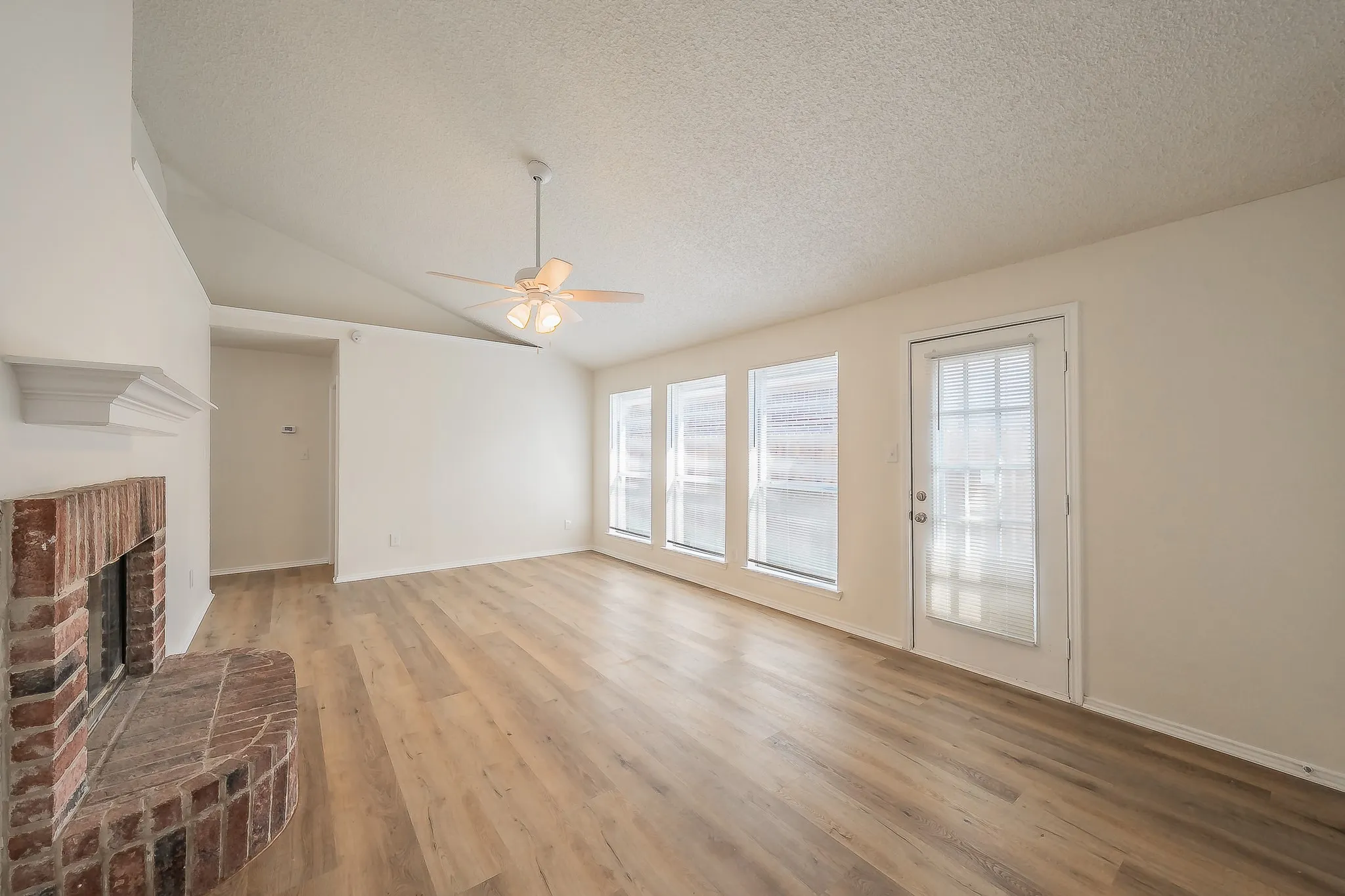 Single Family Residence For Sale in Tarrant County , 3745 Chaddybrook Lane, Fort Worth, Texas 76137, 3 Bedroom, 2 Bathroom, 2 Garage spaces, 1,233 Sqft, built in 1992, mls#21396536, Real Estate Agent in Fort Worth, Homes For Sale in Tarrant county, Homes For Sale in Fort Worth, Realtor in Fort Worth Texas, Real Estate Brokerage Independent Realty Texas, Luminita Cordes Realtor