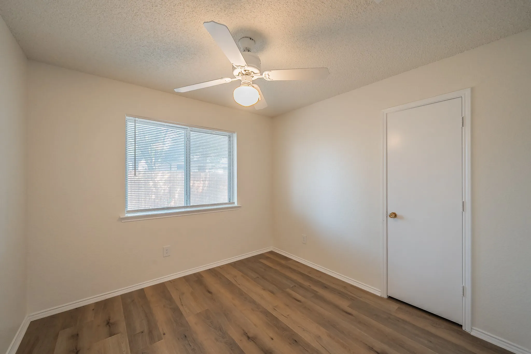 Single Family Residence For Sale in Tarrant County , 3745 Chaddybrook Lane, Fort Worth, Texas 76137, 3 Bedroom, 2 Bathroom, 2 Garage spaces, 1,233 Sqft, built in 1992, mls#21396536, Real Estate Agent in Fort Worth, Homes For Sale in Tarrant county, Homes For Sale in Fort Worth, Realtor in Fort Worth Texas, Real Estate Brokerage Independent Realty Texas, Luminita Cordes Realtor