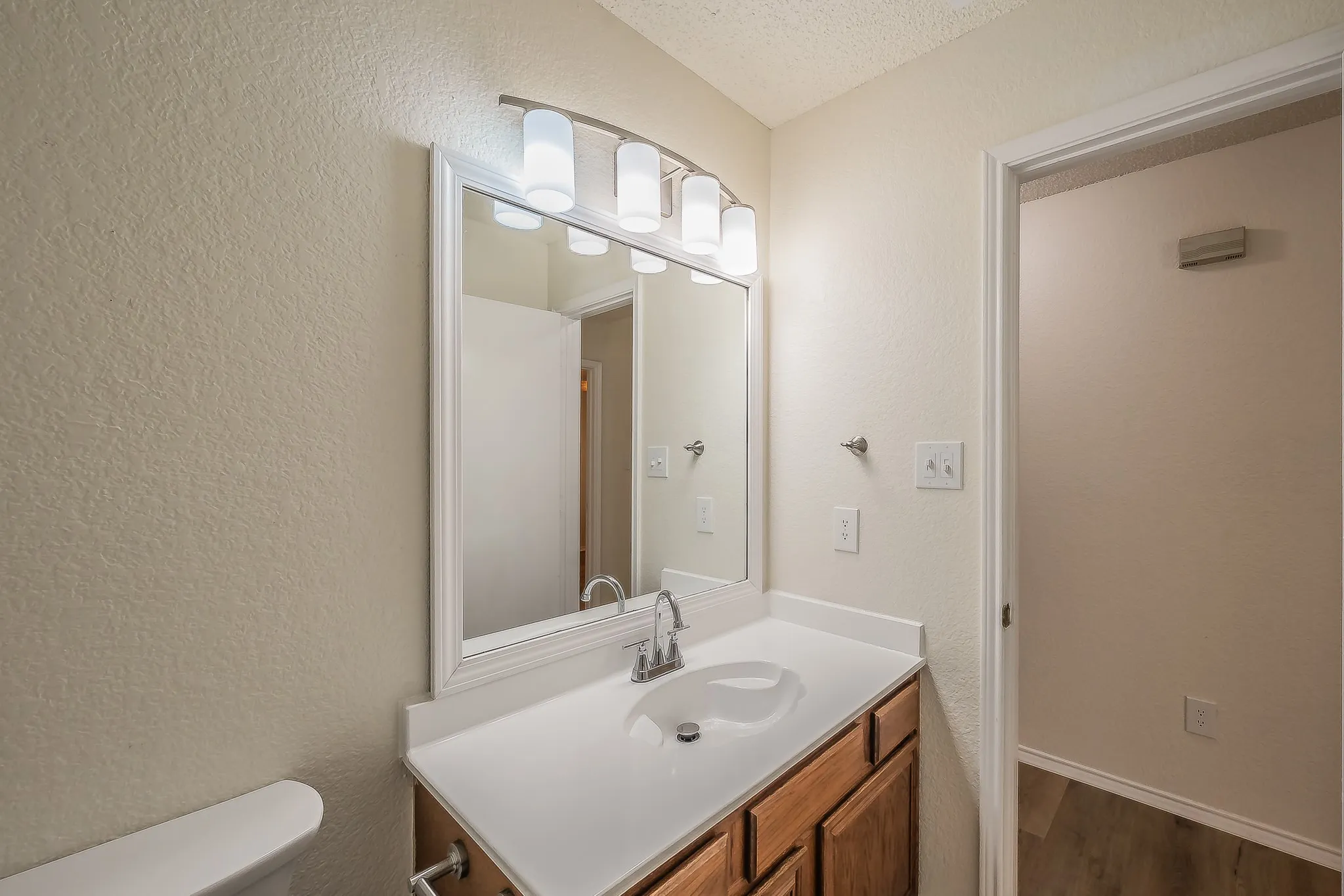 Single Family Residence For Sale in Tarrant County , 3745 Chaddybrook Lane, Fort Worth, Texas 76137, 3 Bedroom, 2 Bathroom, 2 Garage spaces, 1,233 Sqft, built in 1992, mls#21396536, Real Estate Agent in Fort Worth, Homes For Sale in Tarrant county, Homes For Sale in Fort Worth, Realtor in Fort Worth Texas, Real Estate Brokerage Independent Realty Texas, Luminita Cordes Realtor