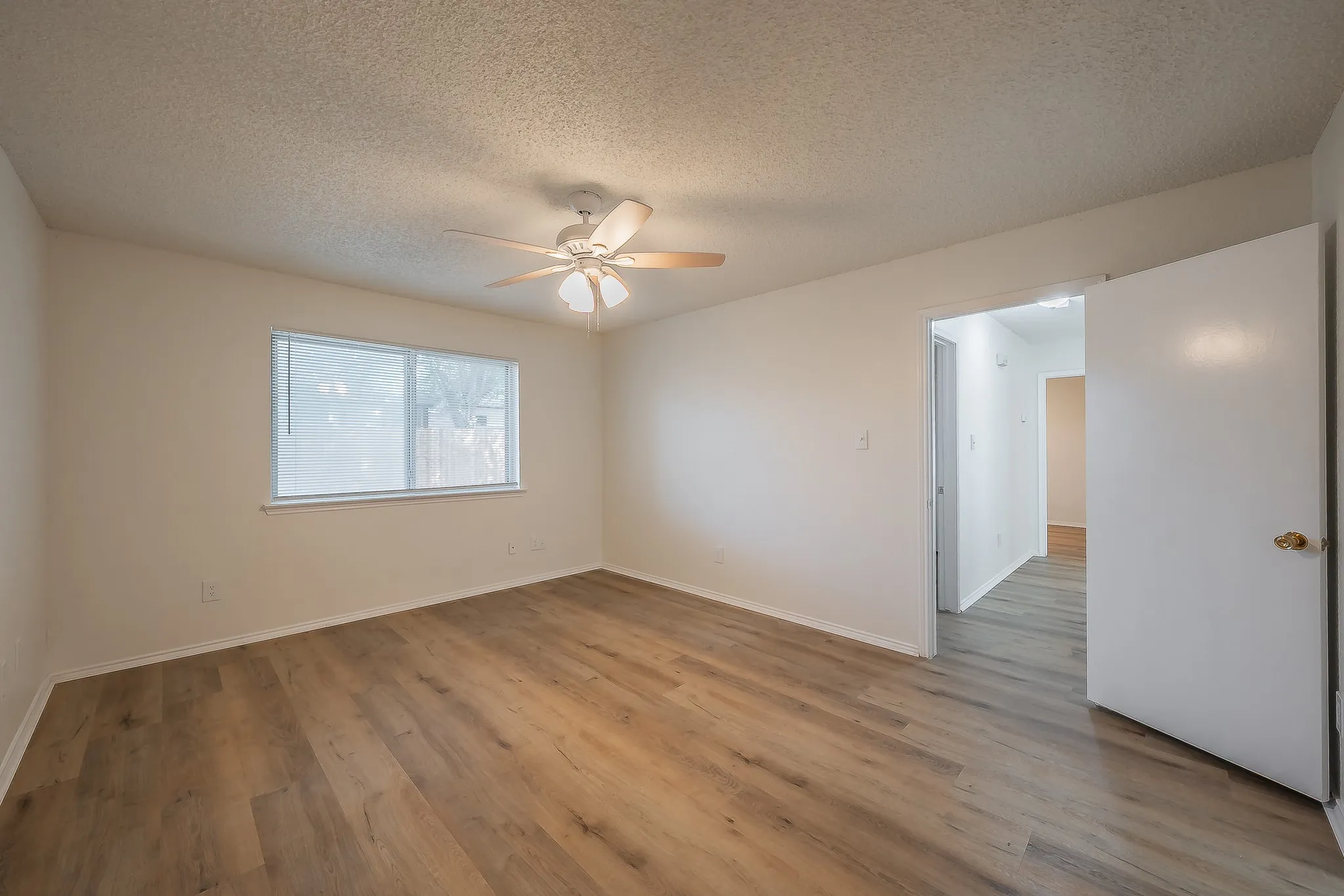 Single Family Residence For Sale in Tarrant County , 3745 Chaddybrook Lane, Fort Worth, Texas 76137, 3 Bedroom, 2 Bathroom, 2 Garage spaces, 1,233 Sqft, built in 1992, mls#21396536, Real Estate Agent in Fort Worth, Homes For Sale in Tarrant county, Homes For Sale in Fort Worth, Realtor in Fort Worth Texas, Real Estate Brokerage Independent Realty Texas, Luminita Cordes Realtor