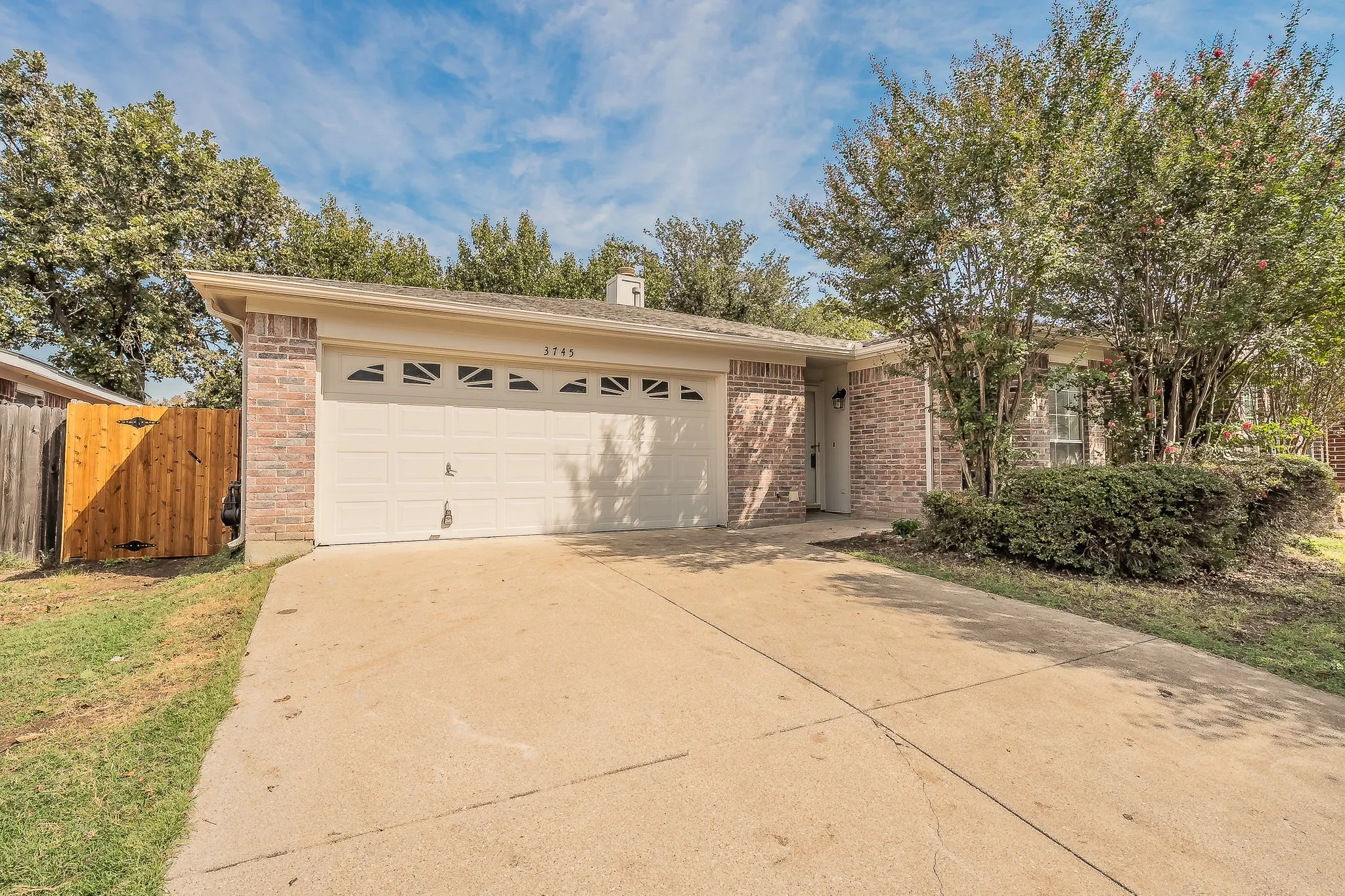 Single Family Residence For Sale in Tarrant County , 3745 Chaddybrook Lane, Fort Worth, Texas 76137, 3 Bedroom, 2 Bathroom, 2 Garage spaces, 1,233 Sqft, built in 1992, mls#21396536, Real Estate Agent in Fort Worth, Homes For Sale in Tarrant county, Homes For Sale in Fort Worth, Realtor in Fort Worth Texas, Real Estate Brokerage Independent Realty Texas, Luminita Cordes Realtor
