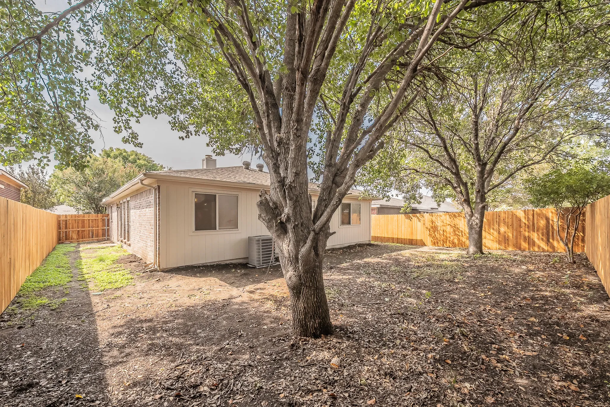 Single Family Residence For Sale in Tarrant County , 3745 Chaddybrook Lane, Fort Worth, Texas 76137, 3 Bedroom, 2 Bathroom, 2 Garage spaces, 1,233 Sqft, built in 1992, mls#21396536, Real Estate Agent in Fort Worth, Homes For Sale in Tarrant county, Homes For Sale in Fort Worth, Realtor in Fort Worth Texas, Real Estate Brokerage Independent Realty Texas, Luminita Cordes Realtor