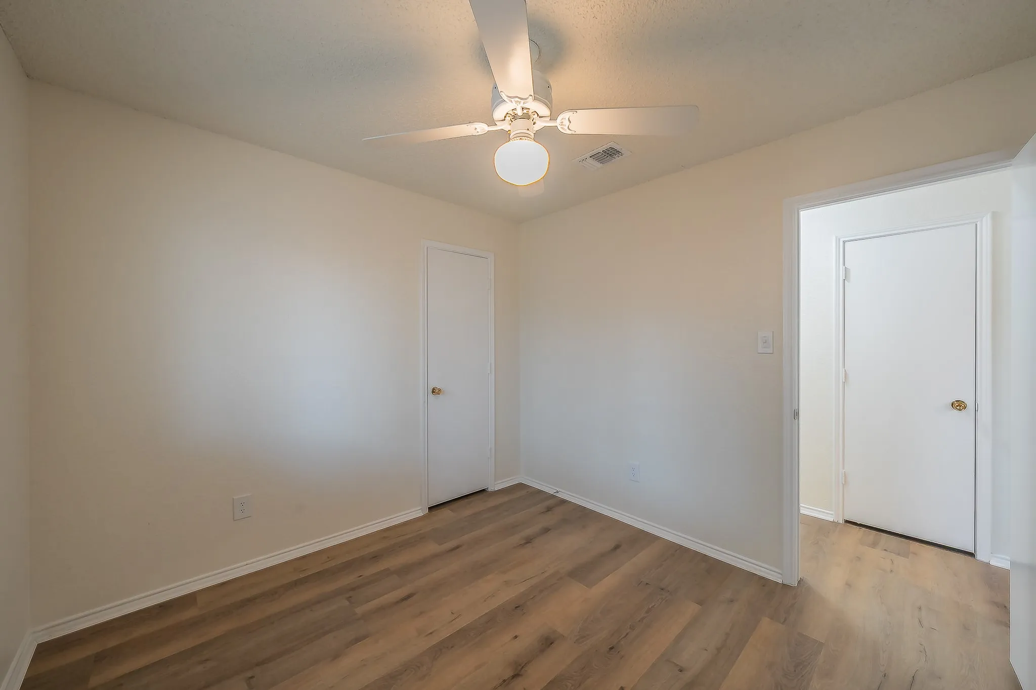 Single Family Residence For Sale in Tarrant County , 3745 Chaddybrook Lane, Fort Worth, Texas 76137, 3 Bedroom, 2 Bathroom, 2 Garage spaces, 1,233 Sqft, built in 1992, mls#21396536, Real Estate Agent in Fort Worth, Homes For Sale in Tarrant county, Homes For Sale in Fort Worth, Realtor in Fort Worth Texas, Real Estate Brokerage Independent Realty Texas, Luminita Cordes Realtor