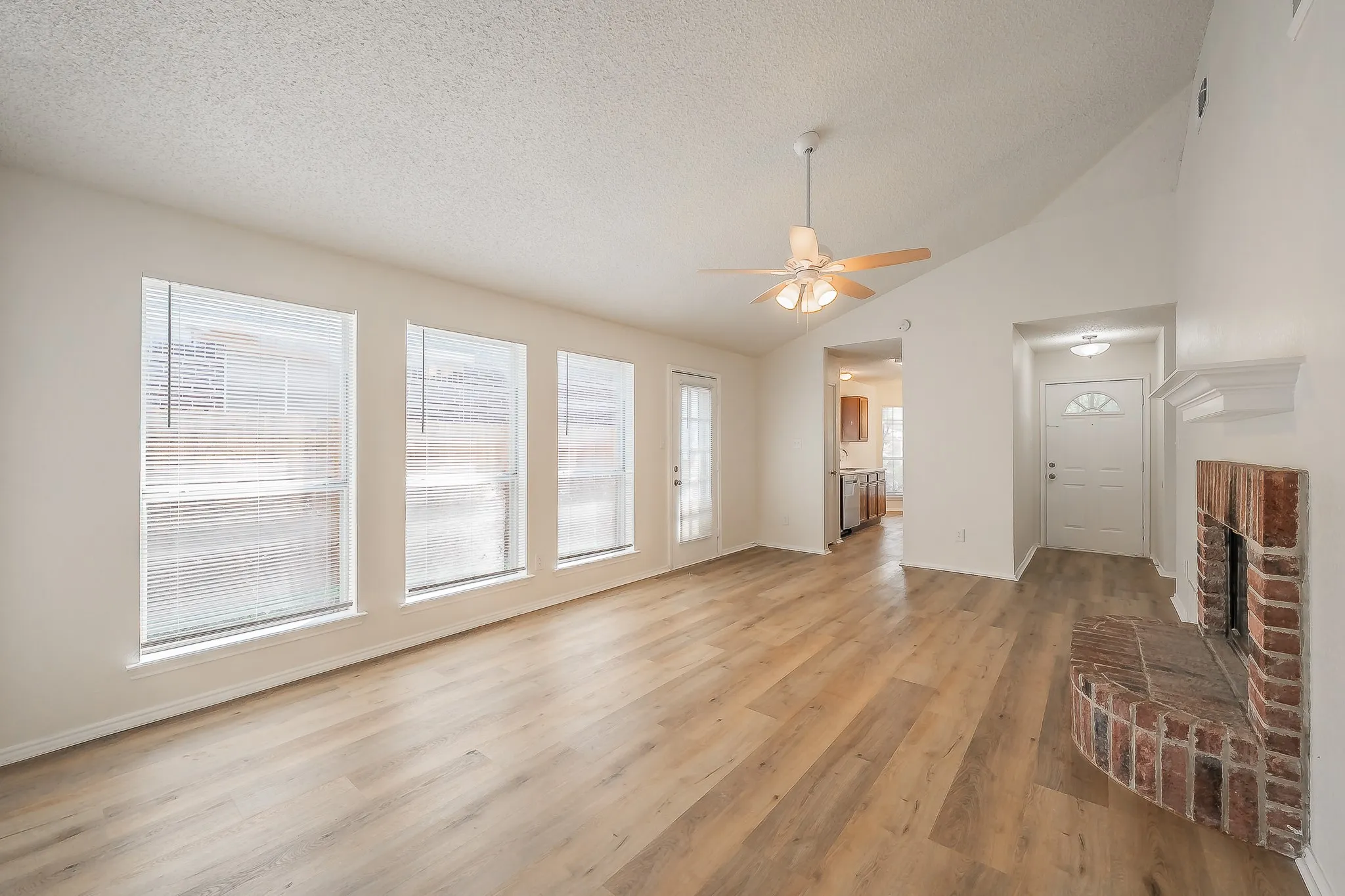 Single Family Residence For Sale in Tarrant County , 3745 Chaddybrook Lane, Fort Worth, Texas 76137, 3 Bedroom, 2 Bathroom, 2 Garage spaces, 1,233 Sqft, built in 1992, mls#21396536, Real Estate Agent in Fort Worth, Homes For Sale in Tarrant county, Homes For Sale in Fort Worth, Realtor in Fort Worth Texas, Real Estate Brokerage Independent Realty Texas, Luminita Cordes Realtor