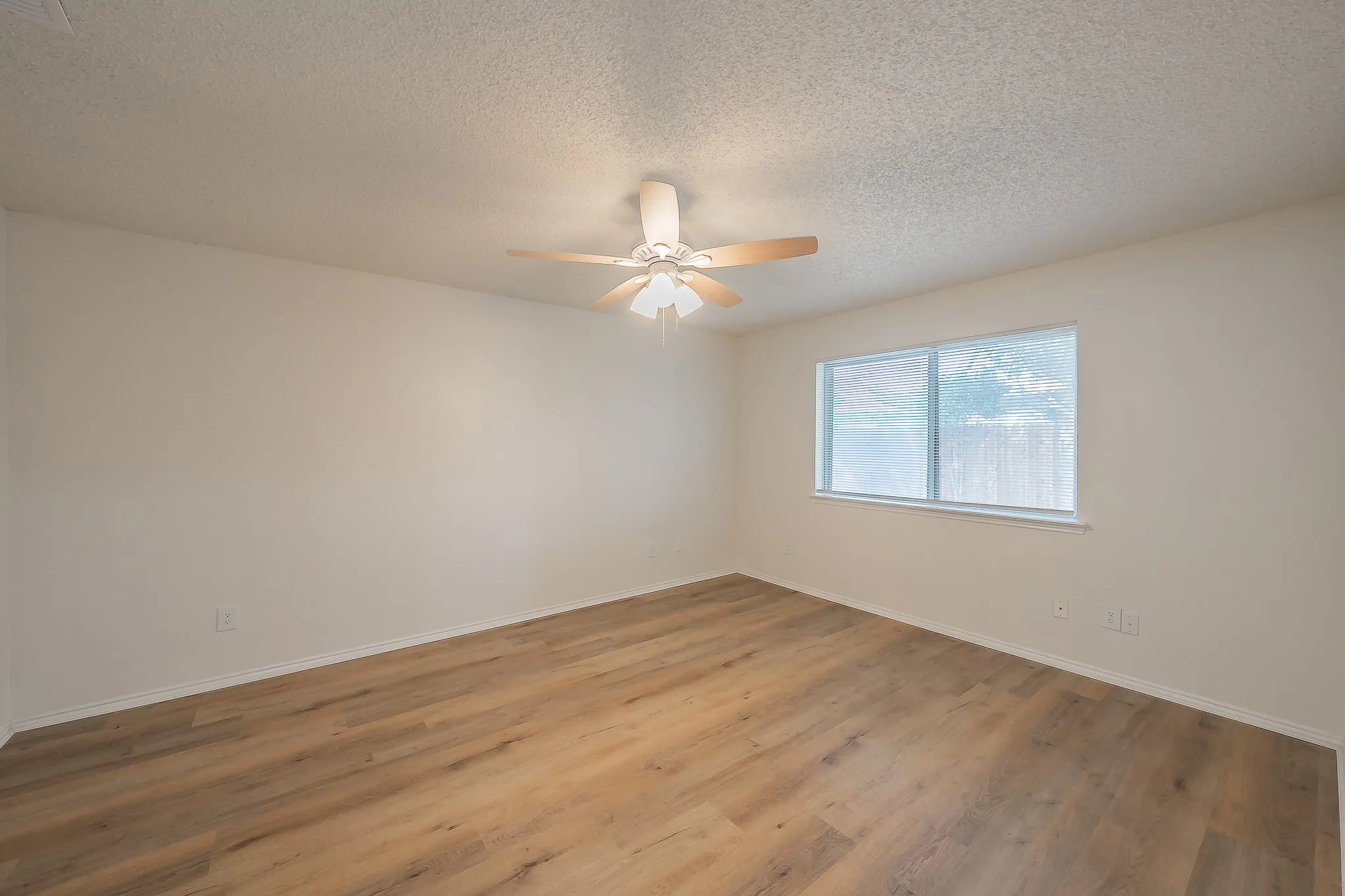 Single Family Residence For Sale in Tarrant County , 3745 Chaddybrook Lane, Fort Worth, Texas 76137, 3 Bedroom, 2 Bathroom, 2 Garage spaces, 1,233 Sqft, built in 1992, mls#21396536, Real Estate Agent in Fort Worth, Homes For Sale in Tarrant county, Homes For Sale in Fort Worth, Realtor in Fort Worth Texas, Real Estate Brokerage Independent Realty Texas, Luminita Cordes Realtor