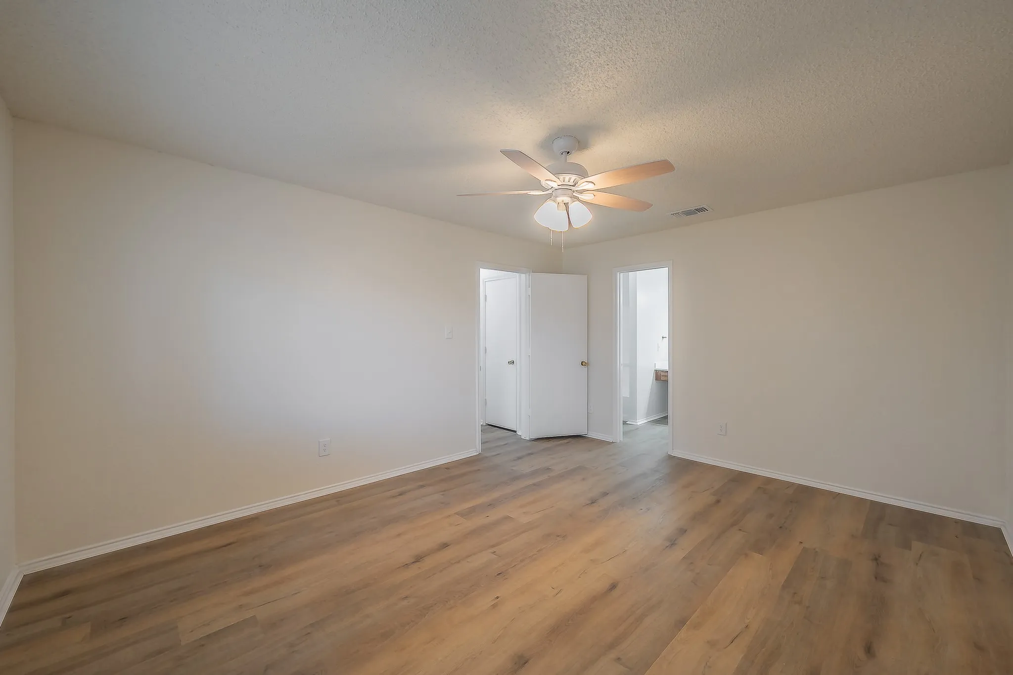 Single Family Residence For Sale in Tarrant County , 3745 Chaddybrook Lane, Fort Worth, Texas 76137, 3 Bedroom, 2 Bathroom, 2 Garage spaces, 1,233 Sqft, built in 1992, mls#21396536, Real Estate Agent in Fort Worth, Homes For Sale in Tarrant county, Homes For Sale in Fort Worth, Realtor in Fort Worth Texas, Real Estate Brokerage Independent Realty Texas, Luminita Cordes Realtor