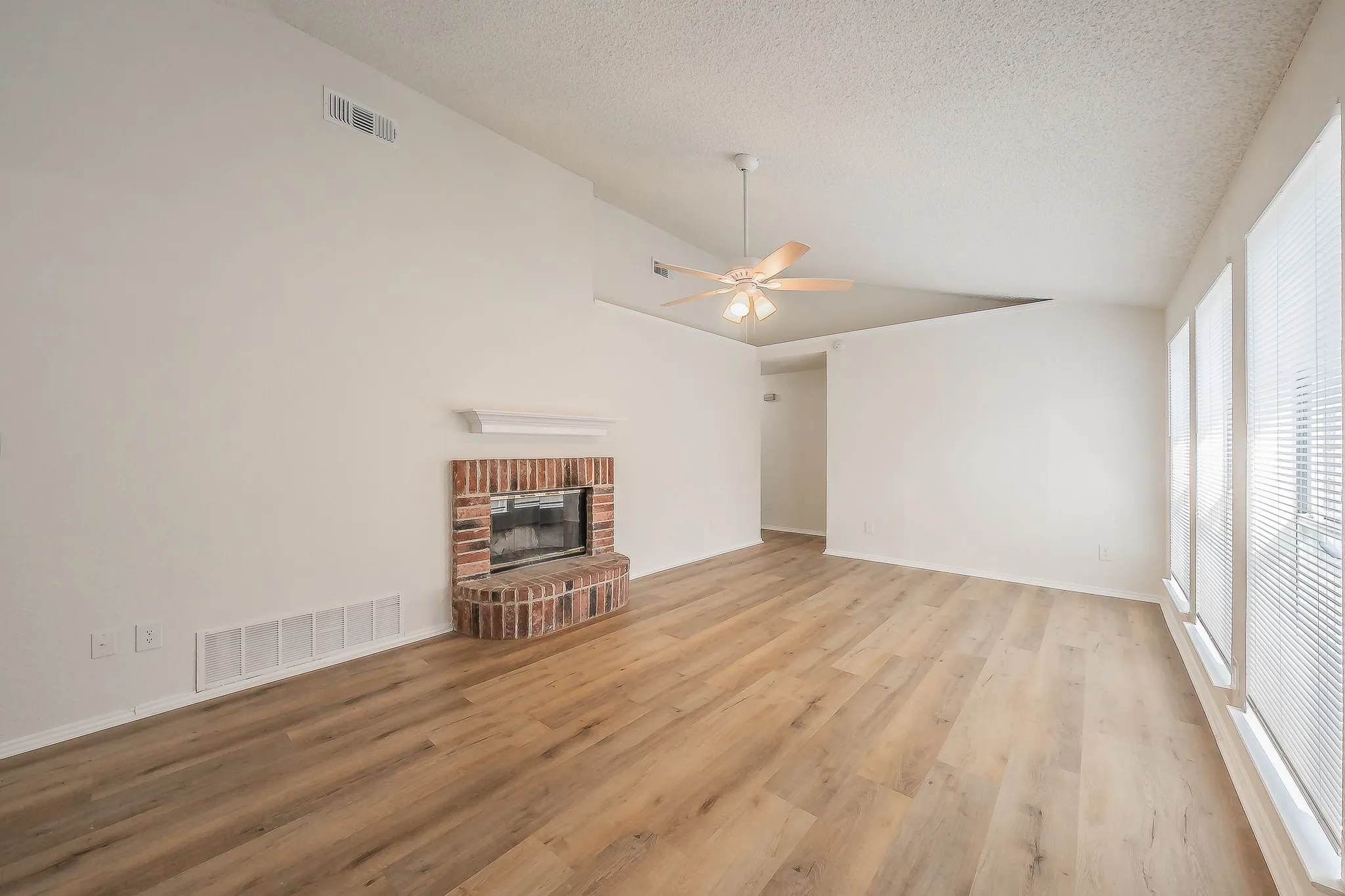 Single Family Residence For Sale in Tarrant County , 3745 Chaddybrook Lane, Fort Worth, Texas 76137, 3 Bedroom, 2 Bathroom, 2 Garage spaces, 1,233 Sqft, built in 1992, mls#21396536, Real Estate Agent in Fort Worth, Homes For Sale in Tarrant county, Homes For Sale in Fort Worth, Realtor in Fort Worth Texas, Real Estate Brokerage Independent Realty Texas, Luminita Cordes Realtor