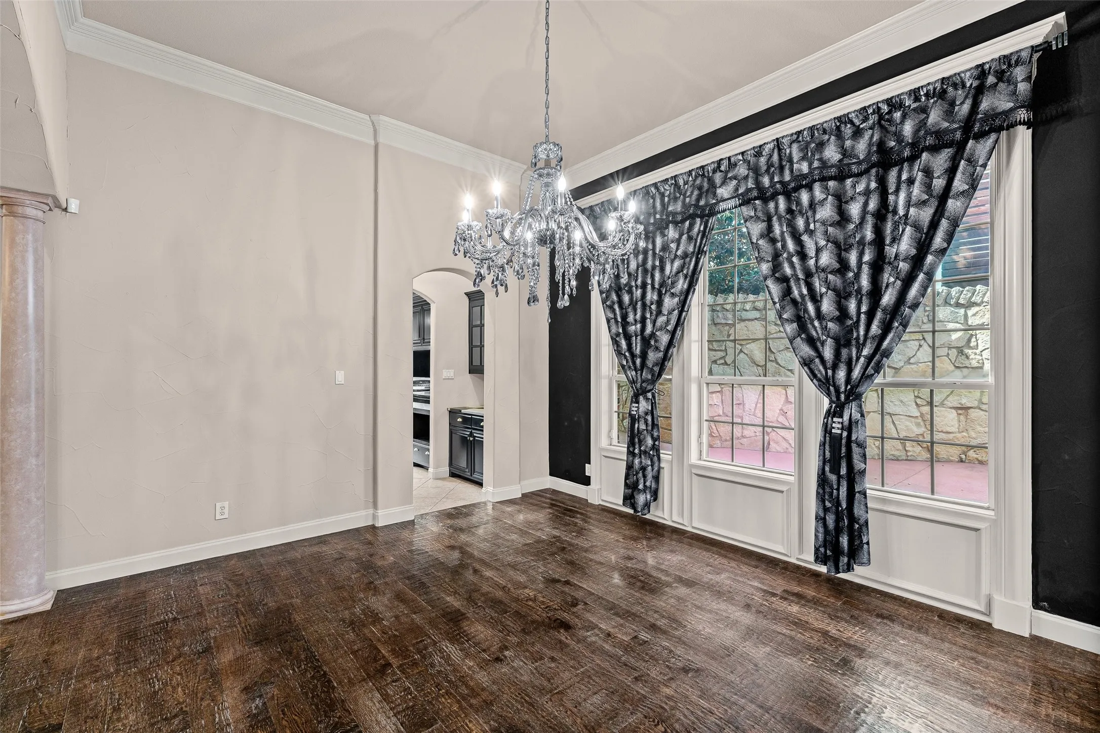 Single Family Residence For Sale in Tarrant County , 1900 Wilder Lane, Arlington, Texas 76006, 5 Bedroom, 6 Bathroom, 3 Garage spaces, 5,280 Sqft, built in 2001, mls#21397155, Real Estate Agent in Arlington, Homes For Sale in Tarrant county, Homes For Sale in Arlington, Realtor in Arlington Texas, Real Estate Brokerage Independent Realty Texas, Luminita Cordes Realtor