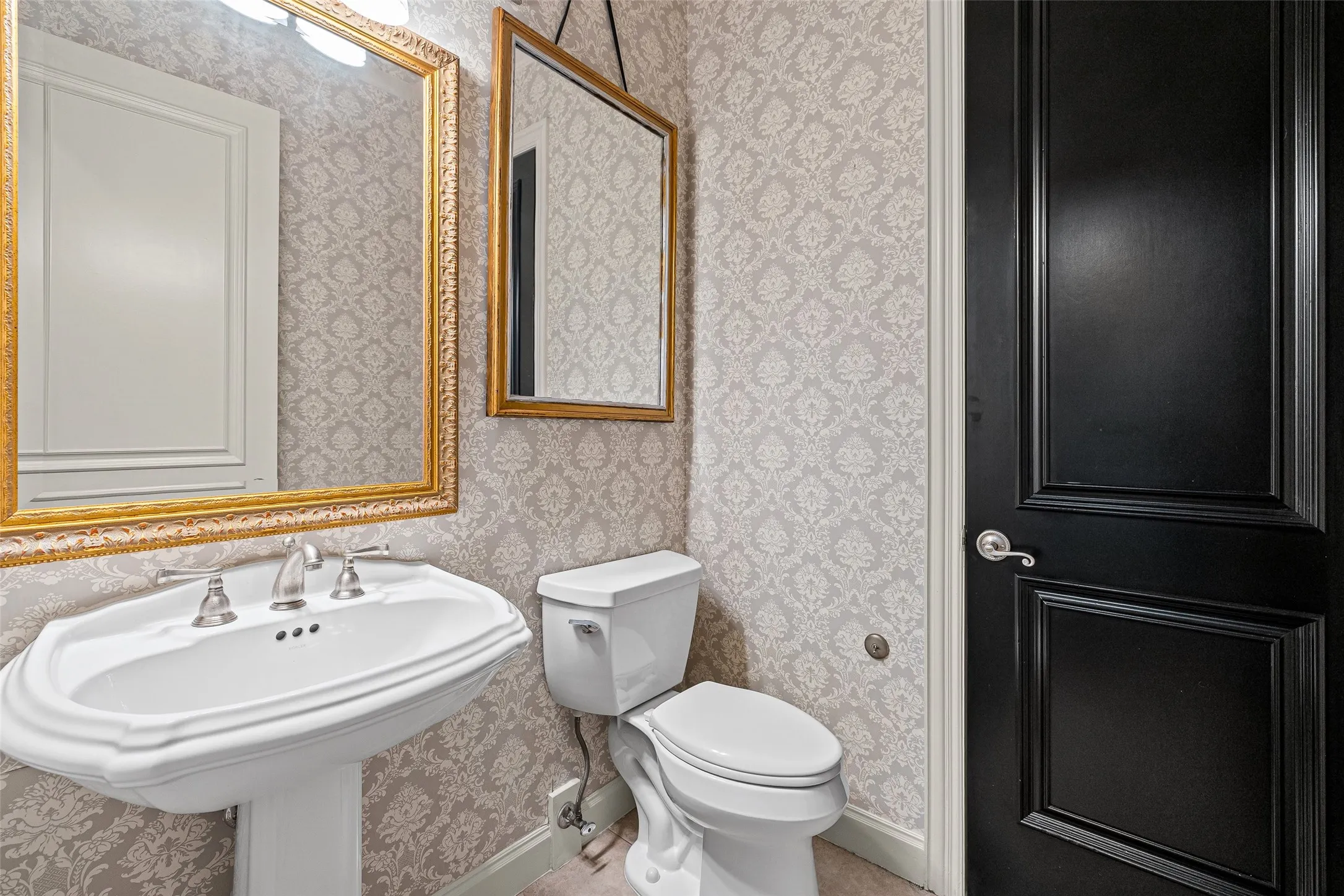 Single Family Residence For Sale in Tarrant County , 1900 Wilder Lane, Arlington, Texas 76006, 5 Bedroom, 6 Bathroom, 3 Garage spaces, 5,280 Sqft, built in 2001, mls#21397155, Real Estate Agent in Arlington, Homes For Sale in Tarrant county, Homes For Sale in Arlington, Realtor in Arlington Texas, Real Estate Brokerage Independent Realty Texas, Luminita Cordes Realtor