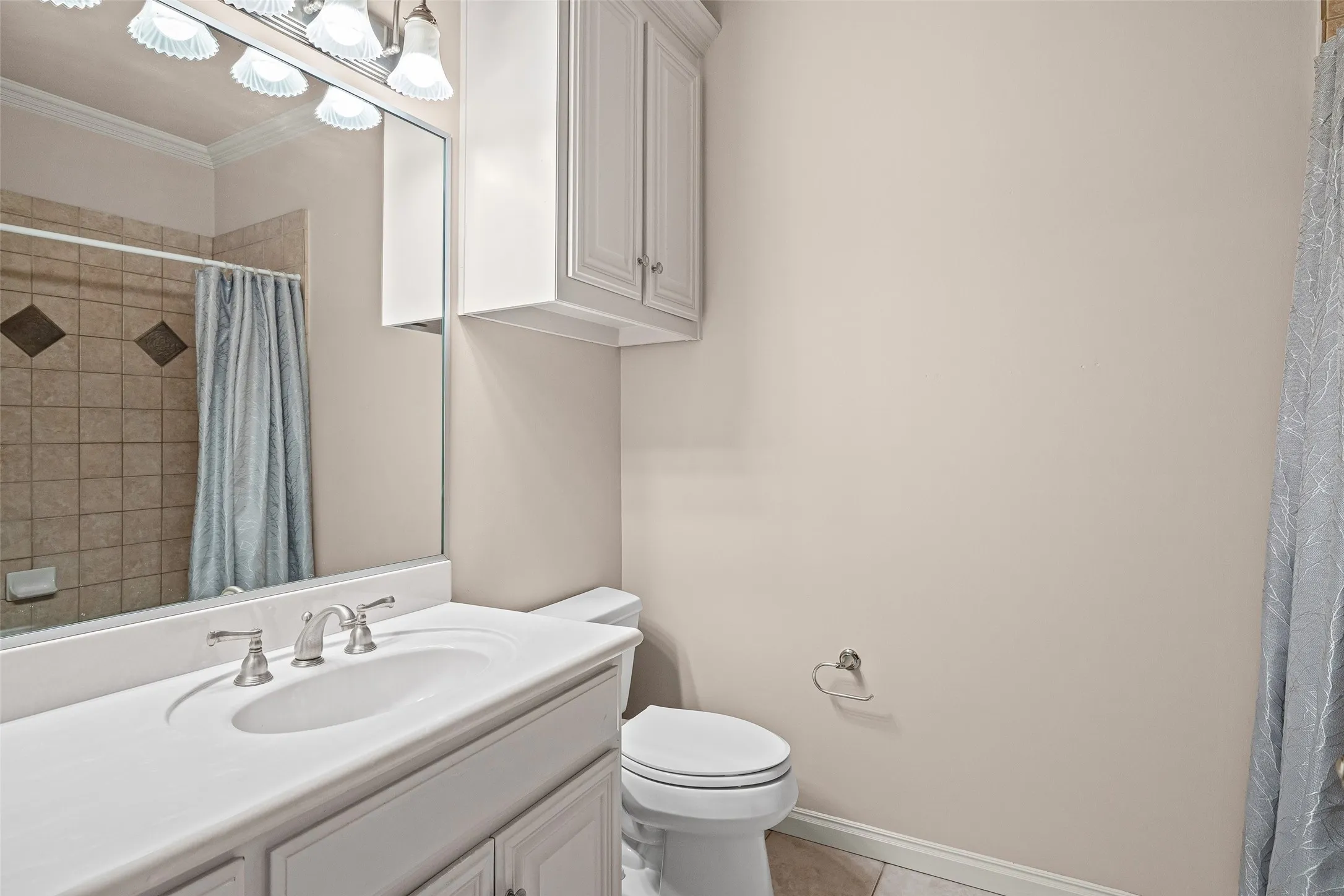 Single Family Residence For Sale in Tarrant County , 1900 Wilder Lane, Arlington, Texas 76006, 5 Bedroom, 6 Bathroom, 3 Garage spaces, 5,280 Sqft, built in 2001, mls#21397155, Real Estate Agent in Arlington, Homes For Sale in Tarrant county, Homes For Sale in Arlington, Realtor in Arlington Texas, Real Estate Brokerage Independent Realty Texas, Luminita Cordes Realtor