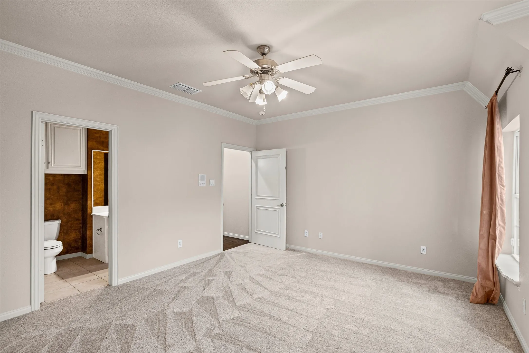 Single Family Residence For Sale in Tarrant County , 1900 Wilder Lane, Arlington, Texas 76006, 5 Bedroom, 6 Bathroom, 3 Garage spaces, 5,280 Sqft, built in 2001, mls#21397155, Real Estate Agent in Arlington, Homes For Sale in Tarrant county, Homes For Sale in Arlington, Realtor in Arlington Texas, Real Estate Brokerage Independent Realty Texas, Luminita Cordes Realtor