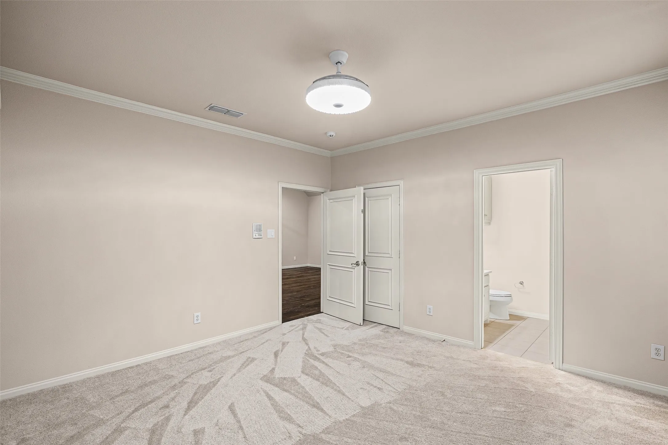 Single Family Residence For Sale in Tarrant County , 1900 Wilder Lane, Arlington, Texas 76006, 5 Bedroom, 6 Bathroom, 3 Garage spaces, 5,280 Sqft, built in 2001, mls#21397155, Real Estate Agent in Arlington, Homes For Sale in Tarrant county, Homes For Sale in Arlington, Realtor in Arlington Texas, Real Estate Brokerage Independent Realty Texas, Luminita Cordes Realtor