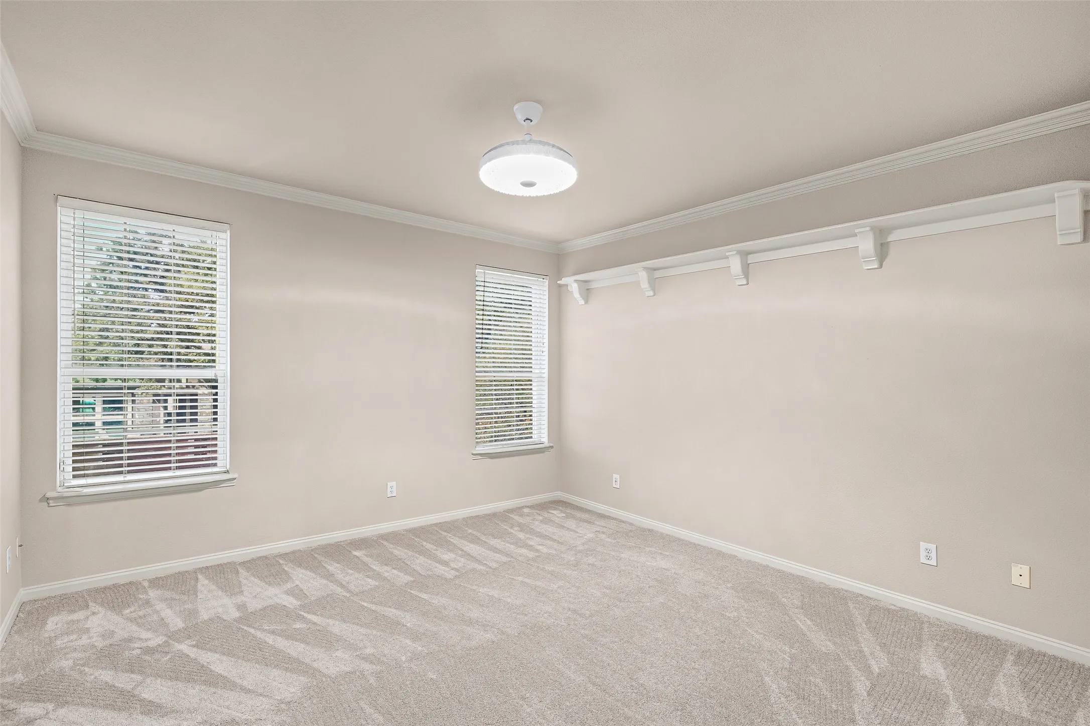 Single Family Residence For Sale in Tarrant County , 1900 Wilder Lane, Arlington, Texas 76006, 5 Bedroom, 6 Bathroom, 3 Garage spaces, 5,280 Sqft, built in 2001, mls#21397155, Real Estate Agent in Arlington, Homes For Sale in Tarrant county, Homes For Sale in Arlington, Realtor in Arlington Texas, Real Estate Brokerage Independent Realty Texas, Luminita Cordes Realtor