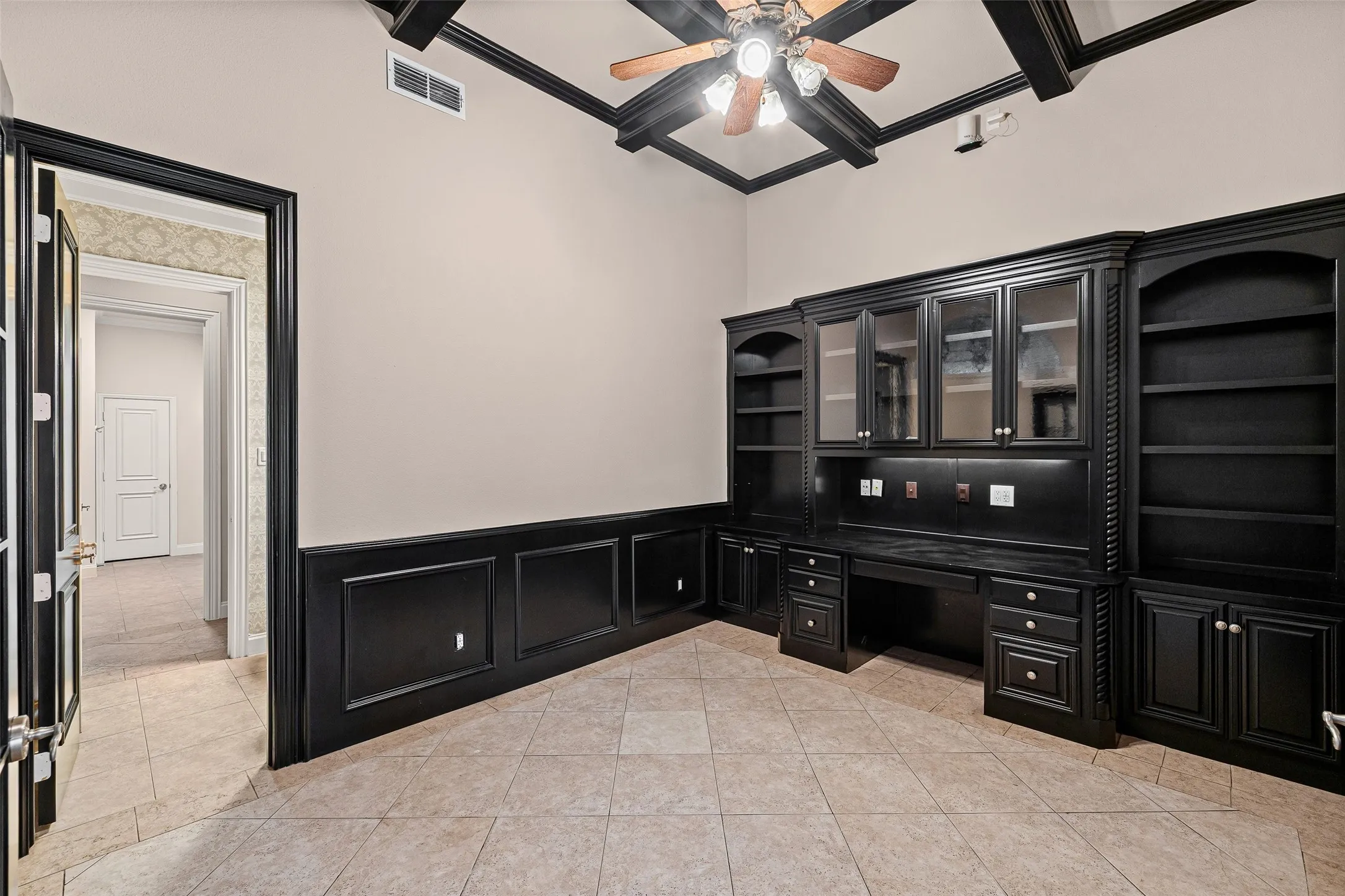 Single Family Residence For Sale in Tarrant County , 1900 Wilder Lane, Arlington, Texas 76006, 5 Bedroom, 6 Bathroom, 3 Garage spaces, 5,280 Sqft, built in 2001, mls#21397155, Real Estate Agent in Arlington, Homes For Sale in Tarrant county, Homes For Sale in Arlington, Realtor in Arlington Texas, Real Estate Brokerage Independent Realty Texas, Luminita Cordes Realtor