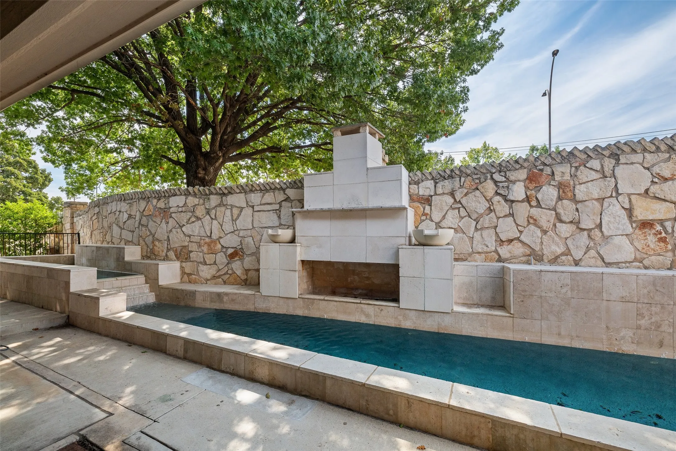 Single Family Residence For Sale in Tarrant County , 1900 Wilder Lane, Arlington, Texas 76006, 5 Bedroom, 6 Bathroom, 3 Garage spaces, 5,280 Sqft, built in 2001, mls#21397155, Real Estate Agent in Arlington, Homes For Sale in Tarrant county, Homes For Sale in Arlington, Realtor in Arlington Texas, Real Estate Brokerage Independent Realty Texas, Luminita Cordes Realtor