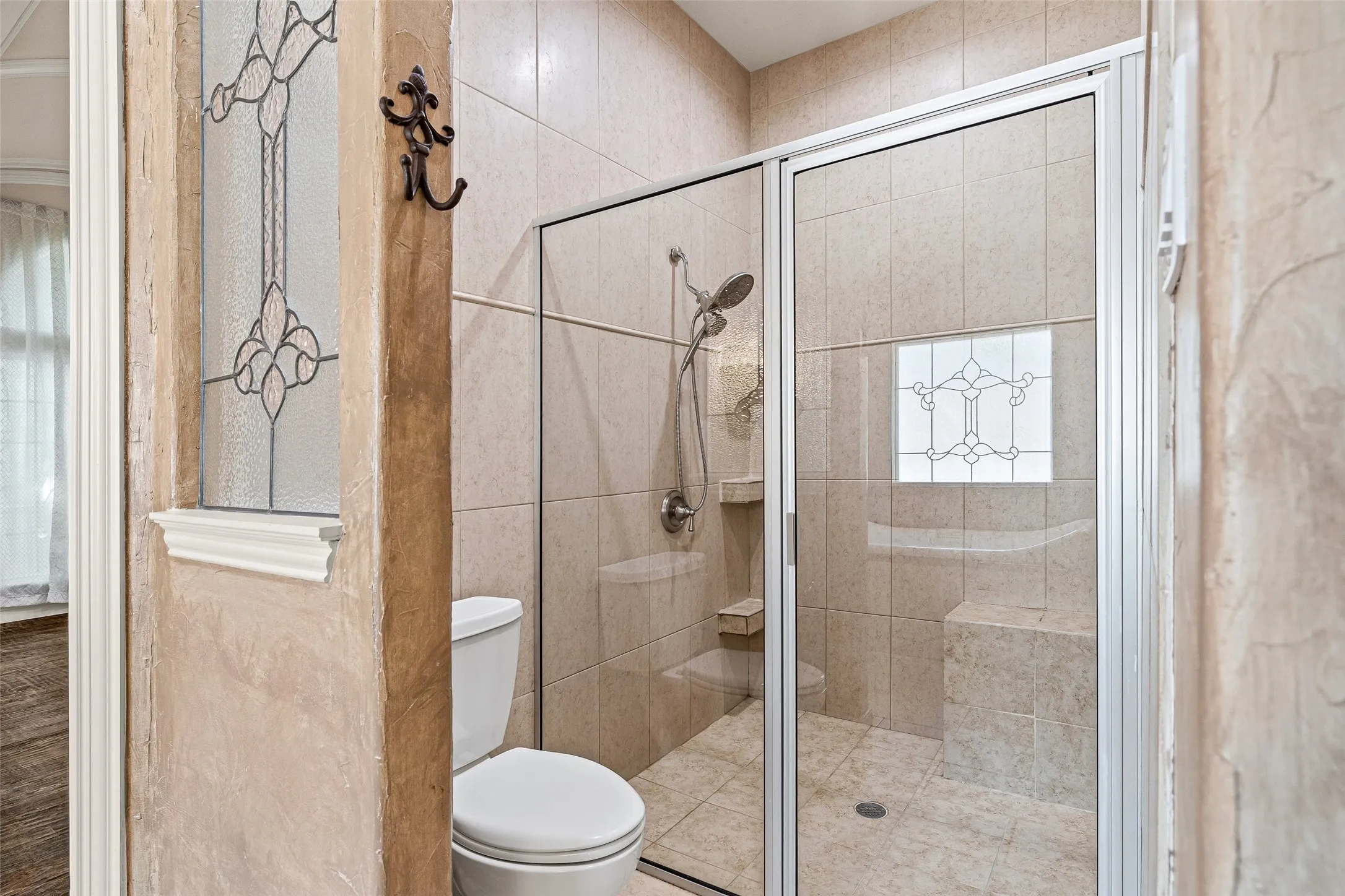 Single Family Residence For Sale in Tarrant County , 1900 Wilder Lane, Arlington, Texas 76006, 5 Bedroom, 6 Bathroom, 3 Garage spaces, 5,280 Sqft, built in 2001, mls#21397155, Real Estate Agent in Arlington, Homes For Sale in Tarrant county, Homes For Sale in Arlington, Realtor in Arlington Texas, Real Estate Brokerage Independent Realty Texas, Luminita Cordes Realtor