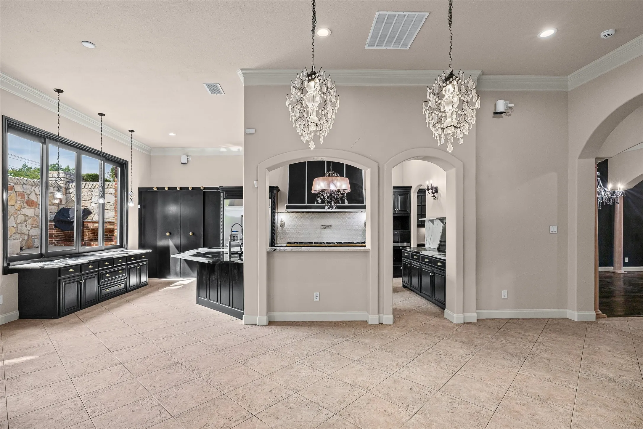 Single Family Residence For Sale in Tarrant County , 1900 Wilder Lane, Arlington, Texas 76006, 5 Bedroom, 6 Bathroom, 3 Garage spaces, 5,280 Sqft, built in 2001, mls#21397155, Real Estate Agent in Arlington, Homes For Sale in Tarrant county, Homes For Sale in Arlington, Realtor in Arlington Texas, Real Estate Brokerage Independent Realty Texas, Luminita Cordes Realtor
