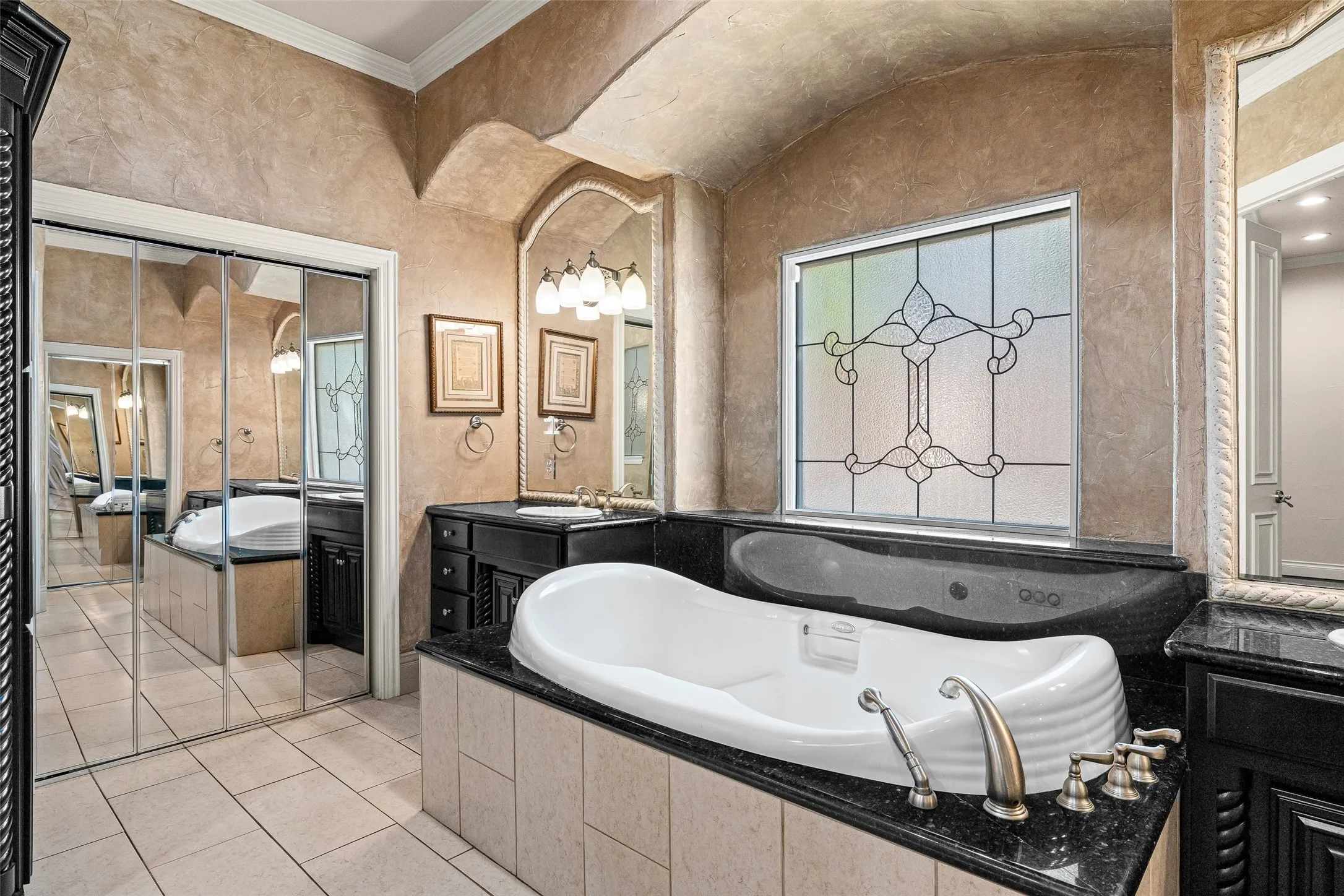 Single Family Residence For Sale in Tarrant County , 1900 Wilder Lane, Arlington, Texas 76006, 5 Bedroom, 6 Bathroom, 3 Garage spaces, 5,280 Sqft, built in 2001, mls#21397155, Real Estate Agent in Arlington, Homes For Sale in Tarrant county, Homes For Sale in Arlington, Realtor in Arlington Texas, Real Estate Brokerage Independent Realty Texas, Luminita Cordes Realtor