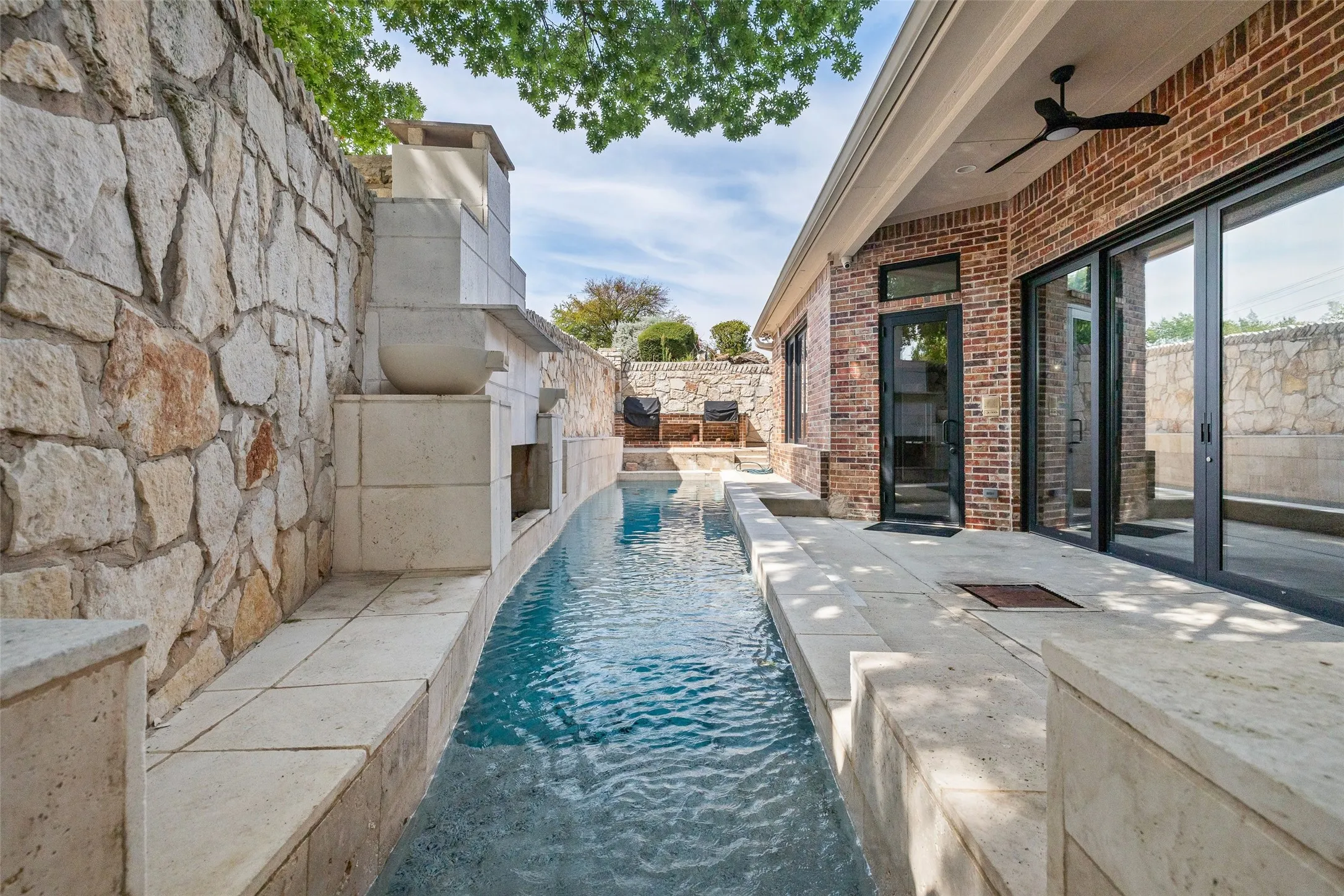 Single Family Residence For Sale in Tarrant County , 1900 Wilder Lane, Arlington, Texas 76006, 5 Bedroom, 6 Bathroom, 3 Garage spaces, 5,280 Sqft, built in 2001, mls#21397155, Real Estate Agent in Arlington, Homes For Sale in Tarrant county, Homes For Sale in Arlington, Realtor in Arlington Texas, Real Estate Brokerage Independent Realty Texas, Luminita Cordes Realtor