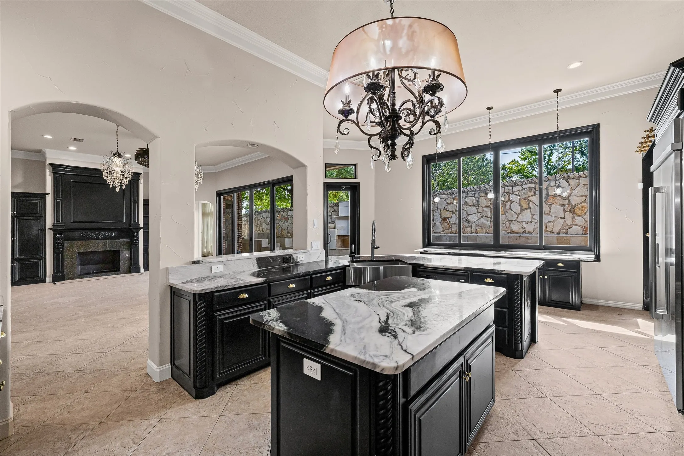 Single Family Residence For Sale in Tarrant County , 1900 Wilder Lane, Arlington, Texas 76006, 5 Bedroom, 6 Bathroom, 3 Garage spaces, 5,280 Sqft, built in 2001, mls#21397155, Real Estate Agent in Arlington, Homes For Sale in Tarrant county, Homes For Sale in Arlington, Realtor in Arlington Texas, Real Estate Brokerage Independent Realty Texas, Luminita Cordes Realtor