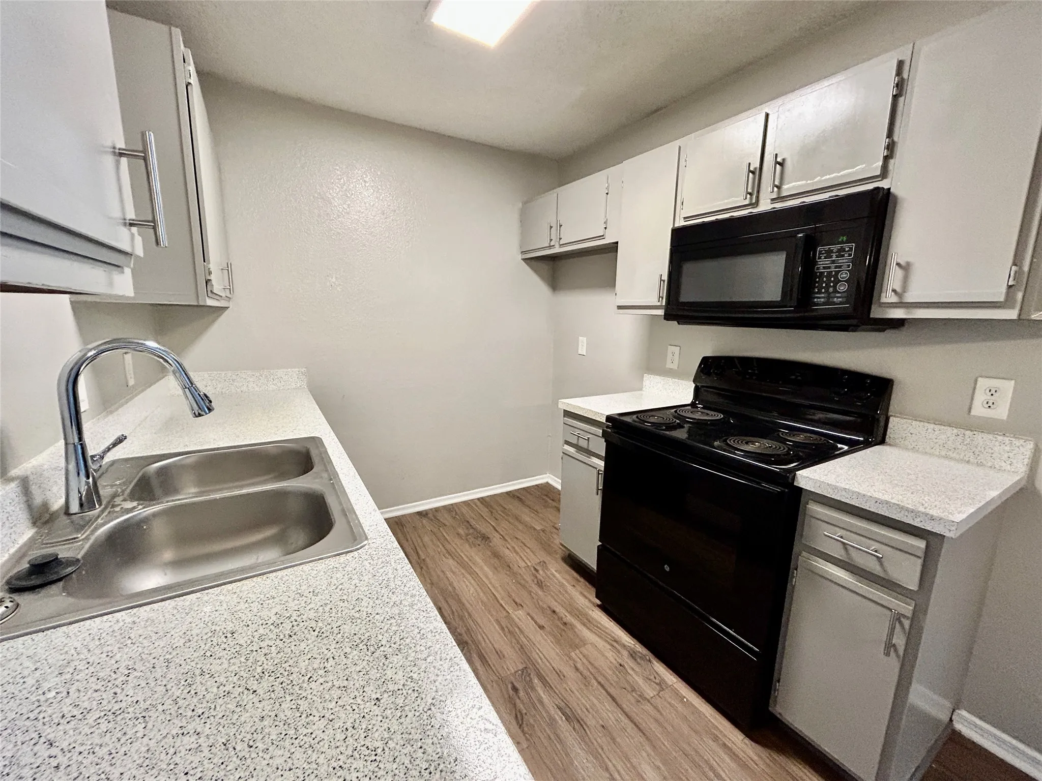 Duplex For Rent in Tarrant County , 7514 Connie Lane, North Richland Hills, Texas 76182, 3 Bedroom, 2 Bathroom, 2 Garage spaces, 1,215 Sqft, built in 1986, mls#21397187, Real Estate Agent in North Richland Hills, Homes For Rent in Tarrant county, Homes For Rent in North Richland Hills, Realtor in North Richland Hills Texas, Real Estate Brokerage Independent Realty Texas, Luminita Cordes Realtor