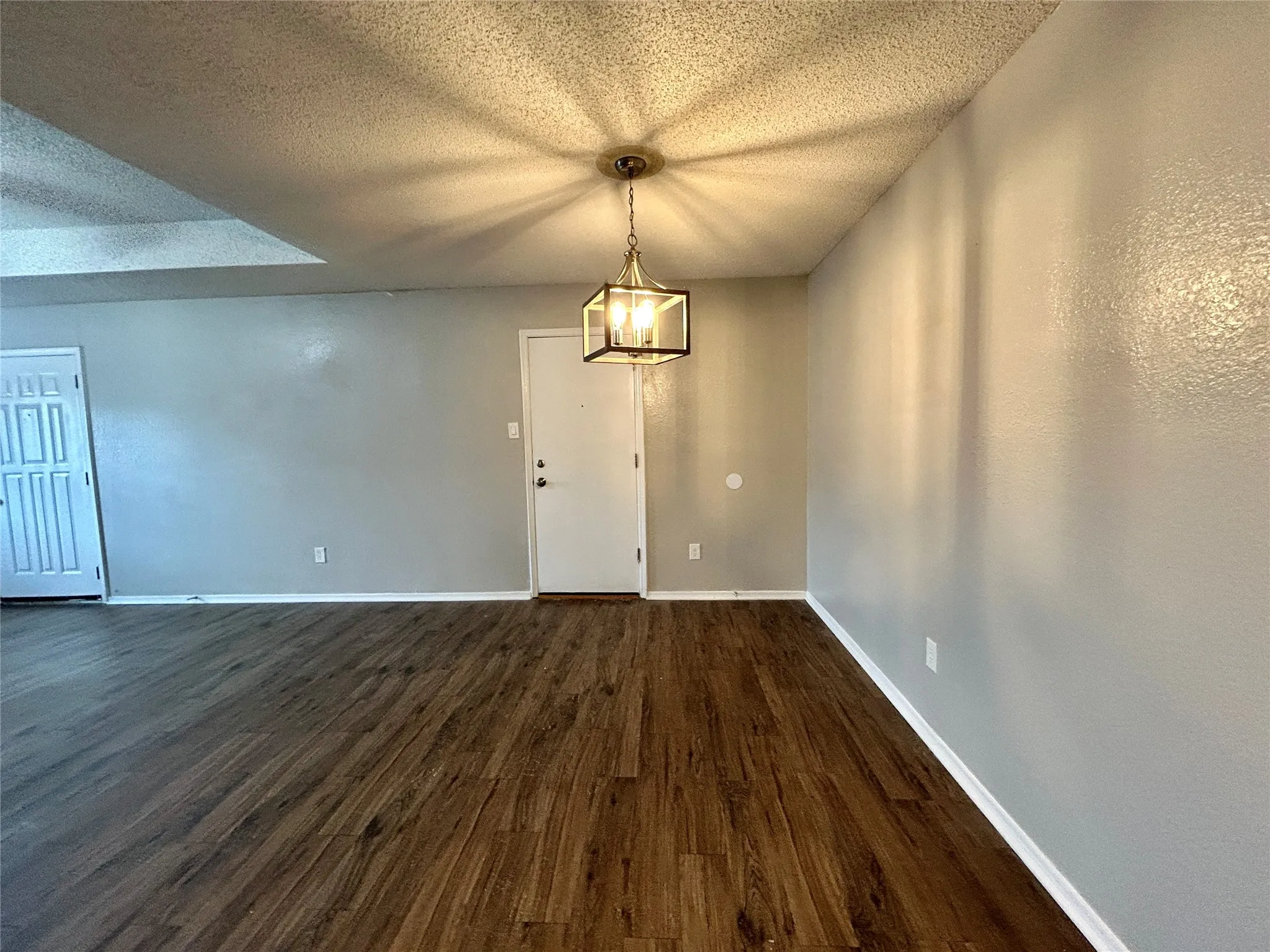 Duplex For Rent in Tarrant County , 7514 Connie Lane, North Richland Hills, Texas 76182, 3 Bedroom, 2 Bathroom, 2 Garage spaces, 1,215 Sqft, built in 1986, mls#21397187, Real Estate Agent in North Richland Hills, Homes For Rent in Tarrant county, Homes For Rent in North Richland Hills, Realtor in North Richland Hills Texas, Real Estate Brokerage Independent Realty Texas, Luminita Cordes Realtor