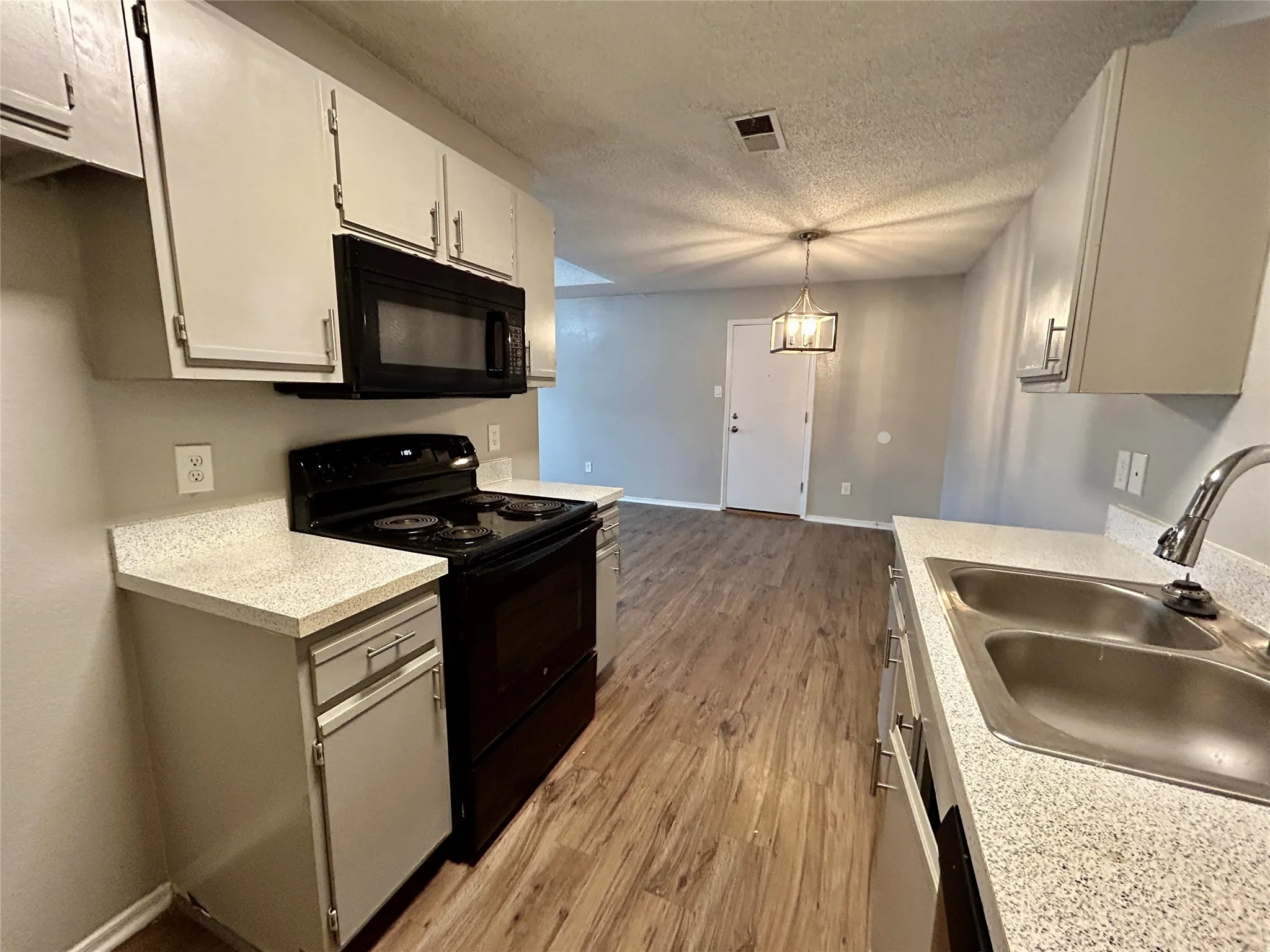Duplex For Rent in Tarrant County , 7514 Connie Lane, North Richland Hills, Texas 76182, 3 Bedroom, 2 Bathroom, 2 Garage spaces, 1,215 Sqft, built in 1986, mls#21397187, Real Estate Agent in North Richland Hills, Homes For Rent in Tarrant county, Homes For Rent in North Richland Hills, Realtor in North Richland Hills Texas, Real Estate Brokerage Independent Realty Texas, Luminita Cordes Realtor