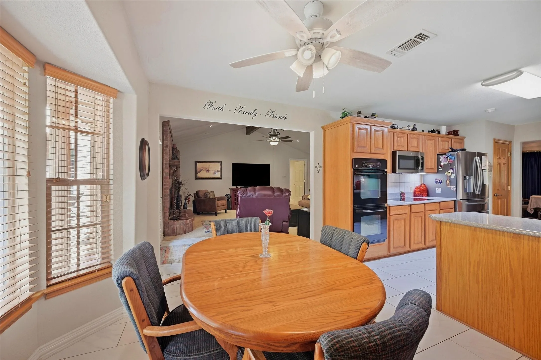 Single Family Residence For Sale in Grayson County , 1418 Lotus Circle, Sherman, Texas 75092, 3 Bedroom, 3 Bathroom, 2 Garage spaces, 4,108 Sqft, built in 1964, mls#21397172, Real Estate Agent in Sherman, Homes For Sale in Grayson county, Homes For Sale in Sherman, Realtor in Sherman Texas, Real Estate Brokerage Independent Realty Texas, Luminita Cordes Realtor