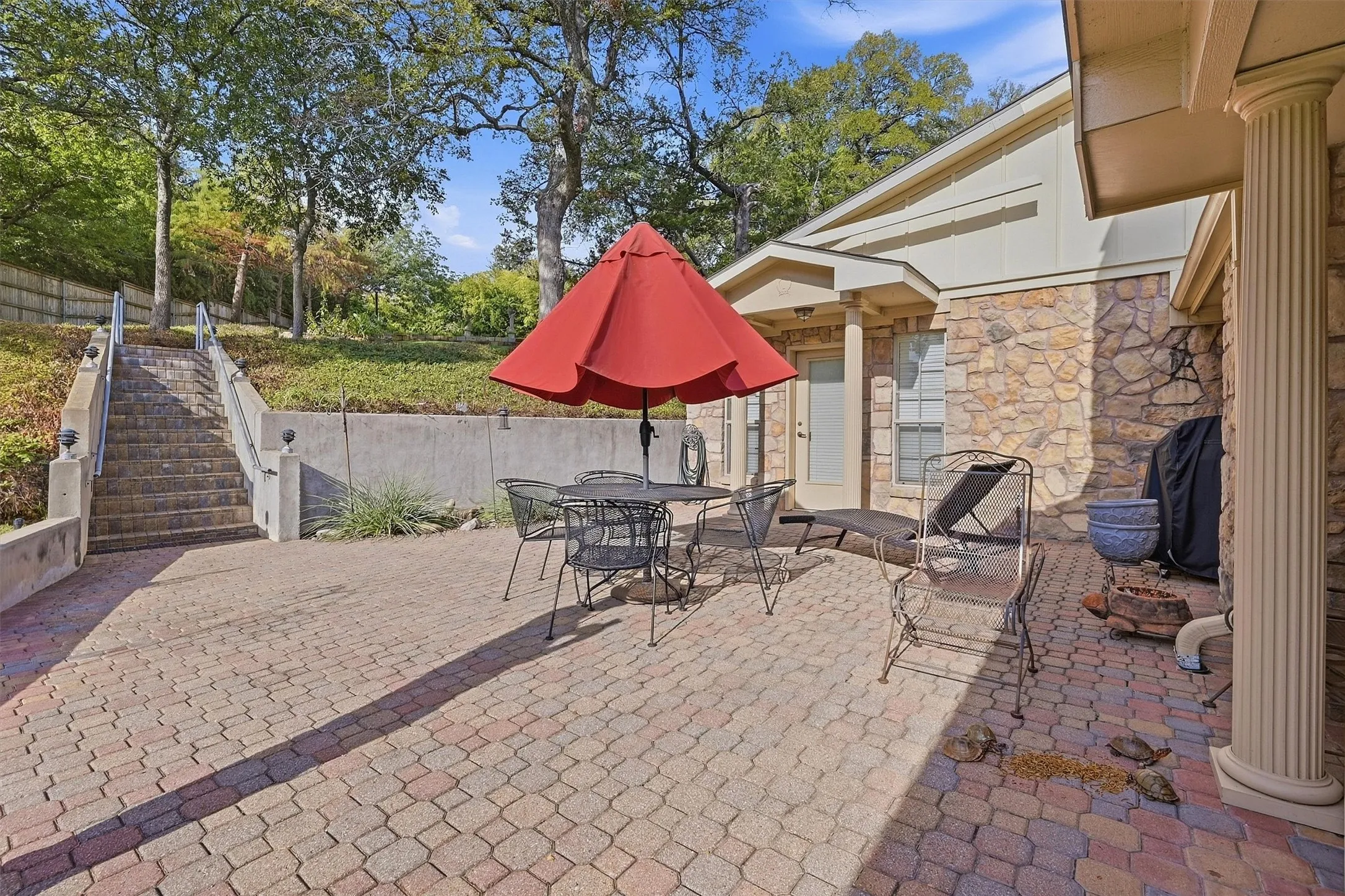 Single Family Residence For Sale in Grayson County , 1418 Lotus Circle, Sherman, Texas 75092, 3 Bedroom, 3 Bathroom, 2 Garage spaces, 4,108 Sqft, built in 1964, mls#21397172, Real Estate Agent in Sherman, Homes For Sale in Grayson county, Homes For Sale in Sherman, Realtor in Sherman Texas, Real Estate Brokerage Independent Realty Texas, Luminita Cordes Realtor