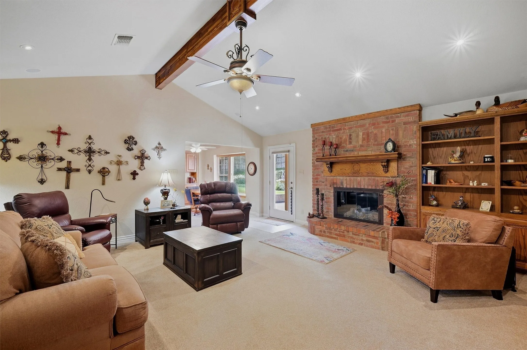 Single Family Residence For Sale in Grayson County , 1418 Lotus Circle, Sherman, Texas 75092, 3 Bedroom, 3 Bathroom, 2 Garage spaces, 4,108 Sqft, built in 1964, mls#21397172, Real Estate Agent in Sherman, Homes For Sale in Grayson county, Homes For Sale in Sherman, Realtor in Sherman Texas, Real Estate Brokerage Independent Realty Texas, Luminita Cordes Realtor