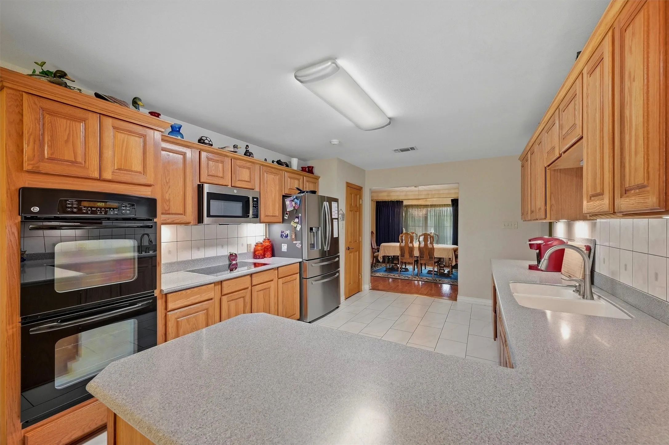 Single Family Residence For Sale in Grayson County , 1418 Lotus Circle, Sherman, Texas 75092, 3 Bedroom, 3 Bathroom, 2 Garage spaces, 4,108 Sqft, built in 1964, mls#21397172, Real Estate Agent in Sherman, Homes For Sale in Grayson county, Homes For Sale in Sherman, Realtor in Sherman Texas, Real Estate Brokerage Independent Realty Texas, Luminita Cordes Realtor