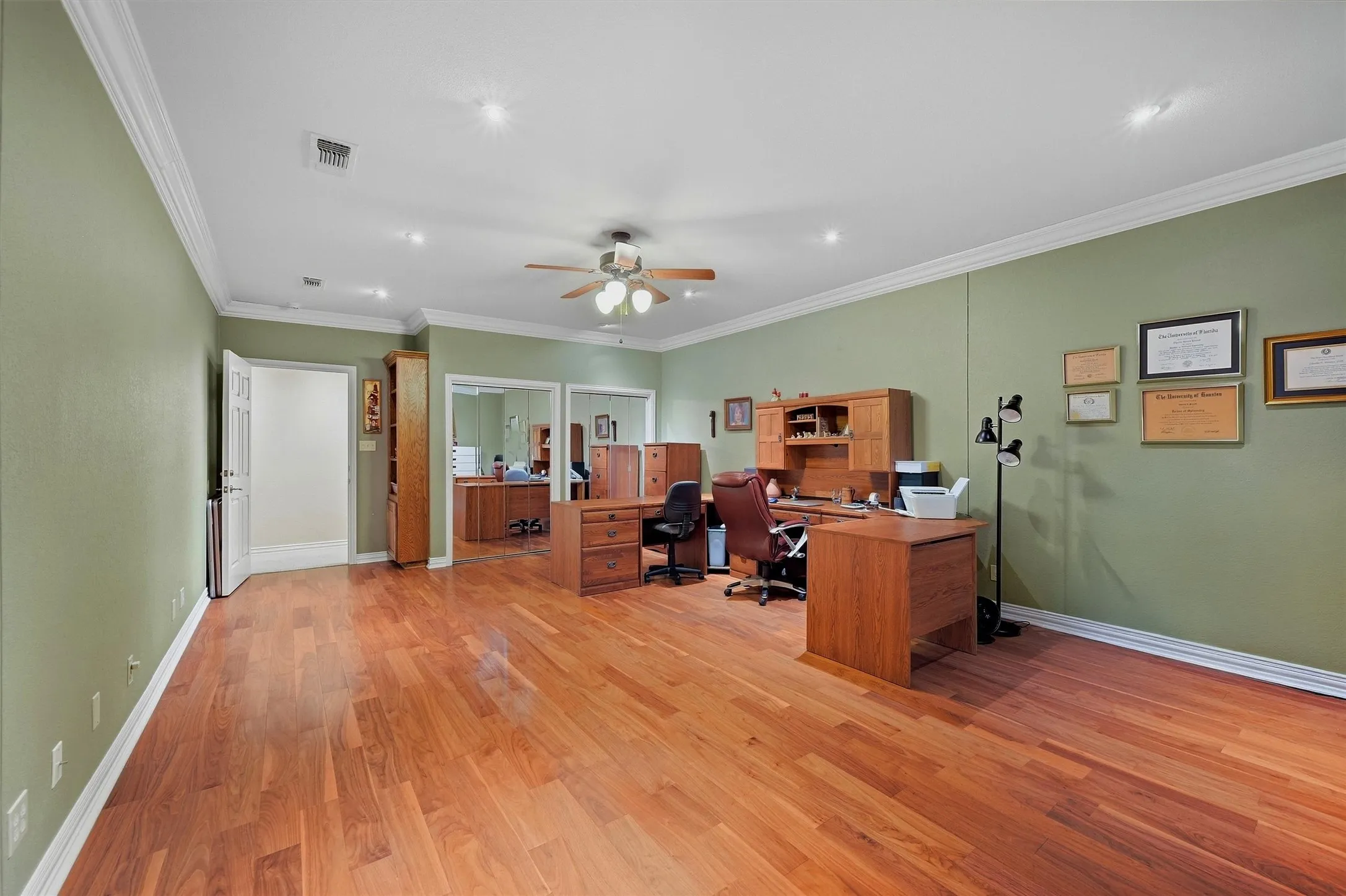Single Family Residence For Sale in Grayson County , 1418 Lotus Circle, Sherman, Texas 75092, 3 Bedroom, 3 Bathroom, 2 Garage spaces, 4,108 Sqft, built in 1964, mls#21397172, Real Estate Agent in Sherman, Homes For Sale in Grayson county, Homes For Sale in Sherman, Realtor in Sherman Texas, Real Estate Brokerage Independent Realty Texas, Luminita Cordes Realtor