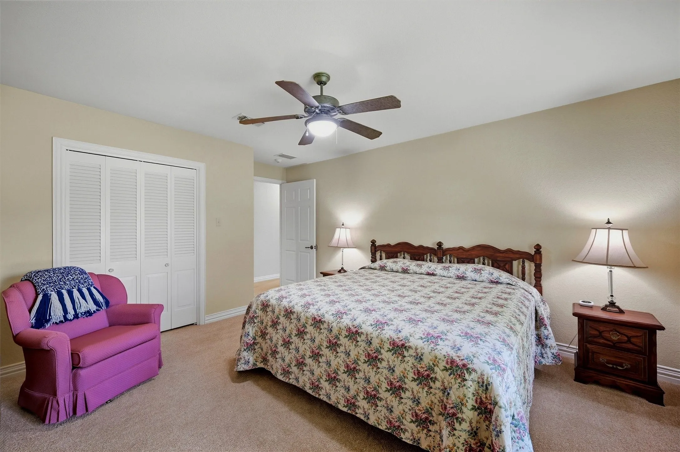 Single Family Residence For Sale in Grayson County , 1418 Lotus Circle, Sherman, Texas 75092, 3 Bedroom, 3 Bathroom, 2 Garage spaces, 4,108 Sqft, built in 1964, mls#21397172, Real Estate Agent in Sherman, Homes For Sale in Grayson county, Homes For Sale in Sherman, Realtor in Sherman Texas, Real Estate Brokerage Independent Realty Texas, Luminita Cordes Realtor