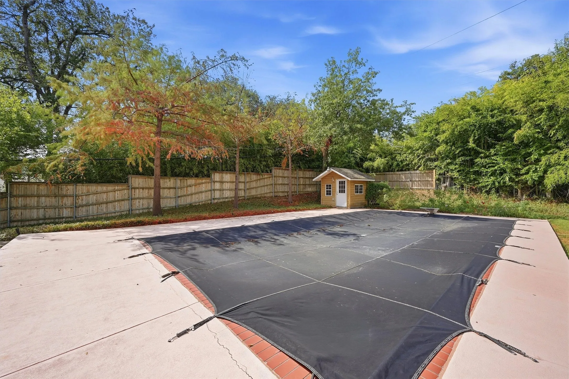 Single Family Residence For Sale in Grayson County , 1418 Lotus Circle, Sherman, Texas 75092, 3 Bedroom, 3 Bathroom, 2 Garage spaces, 4,108 Sqft, built in 1964, mls#21397172, Real Estate Agent in Sherman, Homes For Sale in Grayson county, Homes For Sale in Sherman, Realtor in Sherman Texas, Real Estate Brokerage Independent Realty Texas, Luminita Cordes Realtor