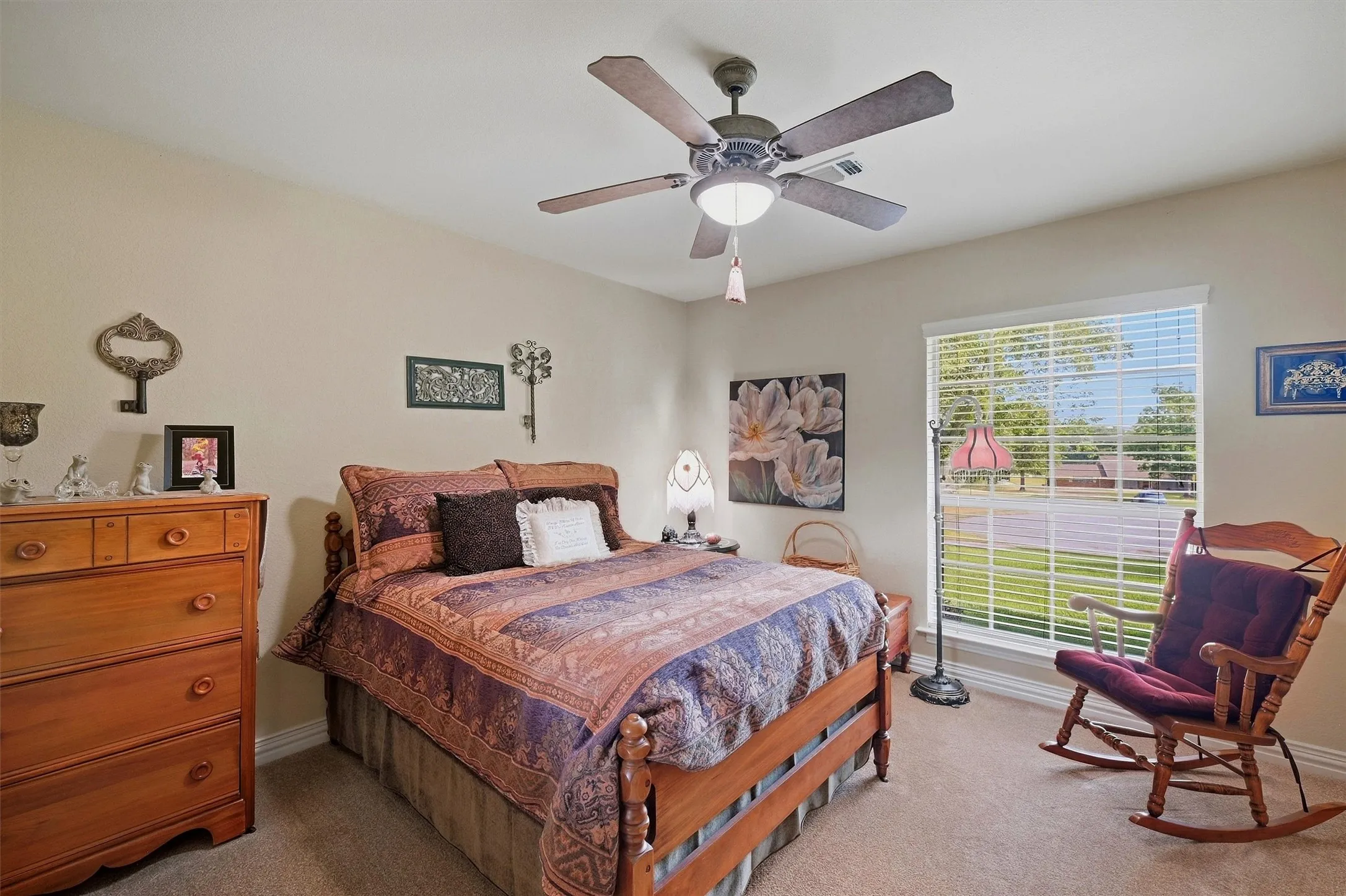 Single Family Residence For Sale in Grayson County , 1418 Lotus Circle, Sherman, Texas 75092, 3 Bedroom, 3 Bathroom, 2 Garage spaces, 4,108 Sqft, built in 1964, mls#21397172, Real Estate Agent in Sherman, Homes For Sale in Grayson county, Homes For Sale in Sherman, Realtor in Sherman Texas, Real Estate Brokerage Independent Realty Texas, Luminita Cordes Realtor