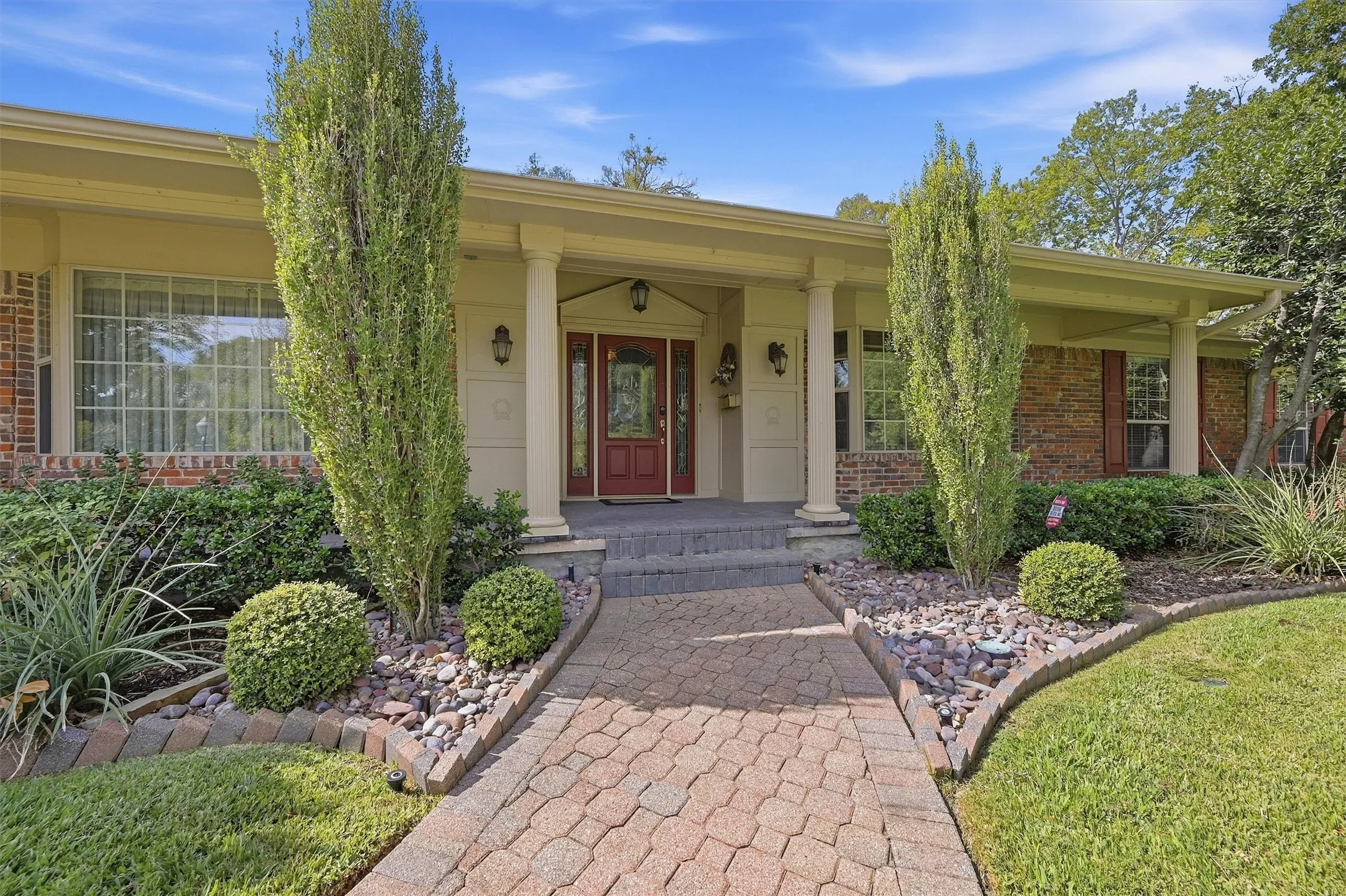 Single Family Residence For Sale in Grayson County , 1418 Lotus Circle, Sherman, Texas 75092, 3 Bedroom, 3 Bathroom, 2 Garage spaces, 4,108 Sqft, built in 1964, mls#21397172, Real Estate Agent in Sherman, Homes For Sale in Grayson county, Homes For Sale in Sherman, Realtor in Sherman Texas, Real Estate Brokerage Independent Realty Texas, Luminita Cordes Realtor