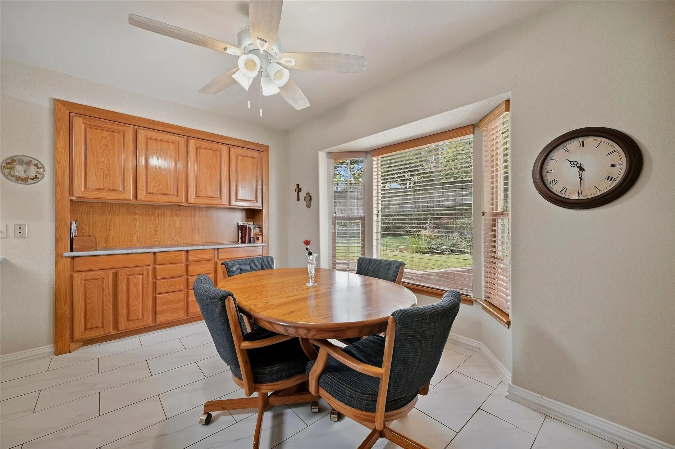 Single Family Residence For Sale in Grayson County , 1418 Lotus Circle, Sherman, Texas 75092, 3 Bedroom, 3 Bathroom, 2 Garage spaces, 4,108 Sqft, built in 1964, mls#21397172, Real Estate Agent in Sherman, Homes For Sale in Grayson county, Homes For Sale in Sherman, Realtor in Sherman Texas, Real Estate Brokerage Independent Realty Texas, Luminita Cordes Realtor