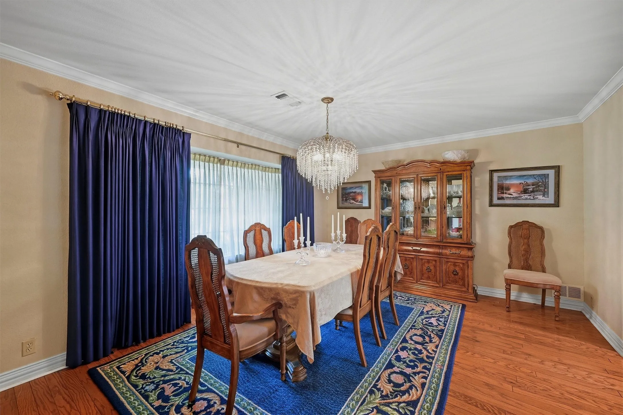 Single Family Residence For Sale in Grayson County , 1418 Lotus Circle, Sherman, Texas 75092, 3 Bedroom, 3 Bathroom, 2 Garage spaces, 4,108 Sqft, built in 1964, mls#21397172, Real Estate Agent in Sherman, Homes For Sale in Grayson county, Homes For Sale in Sherman, Realtor in Sherman Texas, Real Estate Brokerage Independent Realty Texas, Luminita Cordes Realtor