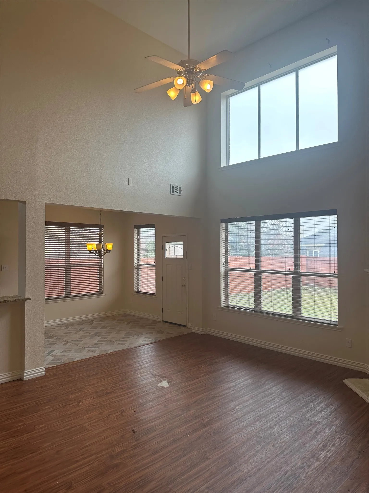 Single Family Residence For Rent in Dallas County , 2708 Cumberland Trail, Balch Springs, Texas 75181, 5 Bedroom, 4 Bathroom, 2 Garage spaces, 2,788 Sqft, built in 2005, mls#21397200, Real Estate Agent in Balch Springs, Homes For Rent in Dallas county, Homes For Rent in Balch Springs, Realtor in Balch Springs Texas, Real Estate Brokerage Independent Realty Texas, Luminita Cordes Realtor