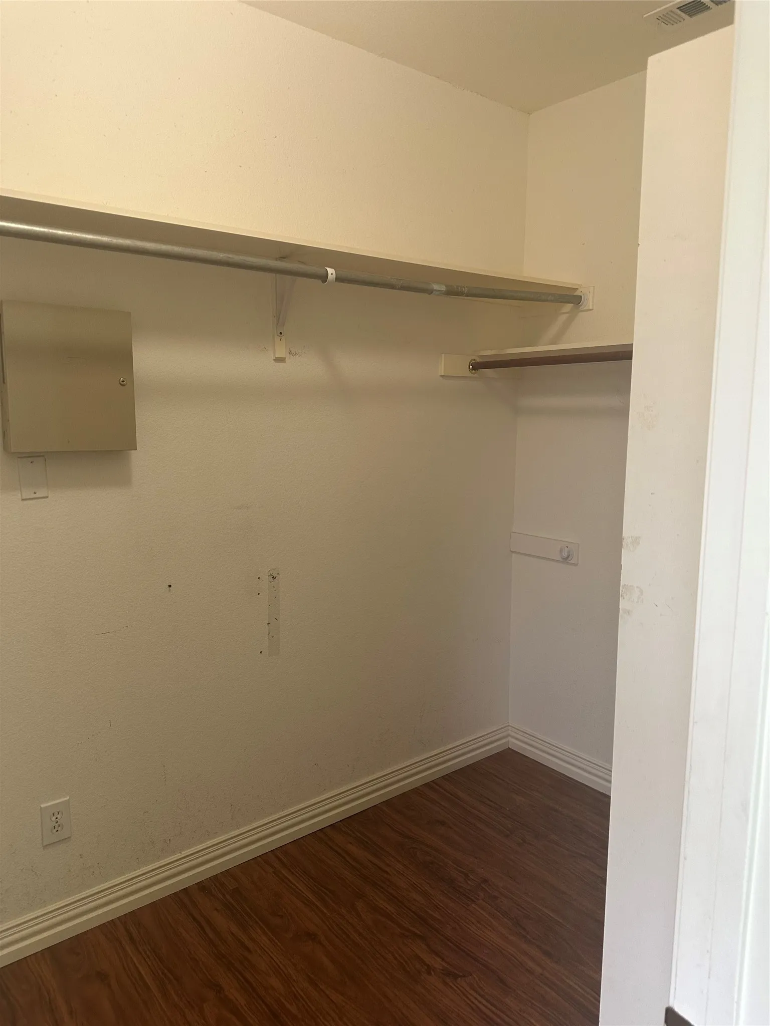 Single Family Residence For Rent in Dallas County , 2708 Cumberland Trail, Balch Springs, Texas 75181, 5 Bedroom, 4 Bathroom, 2 Garage spaces, 2,788 Sqft, built in 2005, mls#21397200, Real Estate Agent in Balch Springs, Homes For Rent in Dallas county, Homes For Rent in Balch Springs, Realtor in Balch Springs Texas, Real Estate Brokerage Independent Realty Texas, Luminita Cordes Realtor