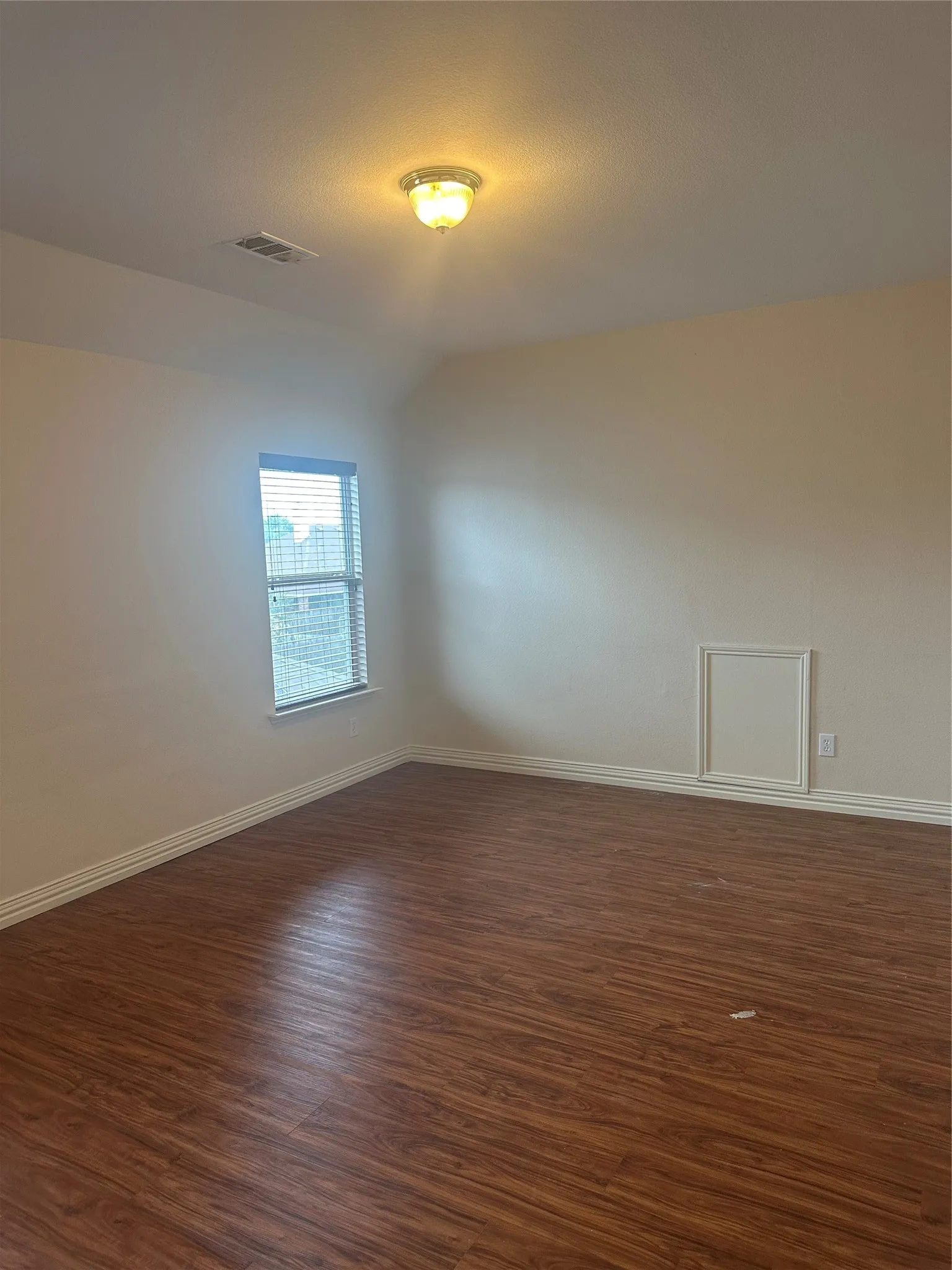 Single Family Residence For Rent in Dallas County , 2708 Cumberland Trail, Balch Springs, Texas 75181, 5 Bedroom, 4 Bathroom, 2 Garage spaces, 2,788 Sqft, built in 2005, mls#21397200, Real Estate Agent in Balch Springs, Homes For Rent in Dallas county, Homes For Rent in Balch Springs, Realtor in Balch Springs Texas, Real Estate Brokerage Independent Realty Texas, Luminita Cordes Realtor