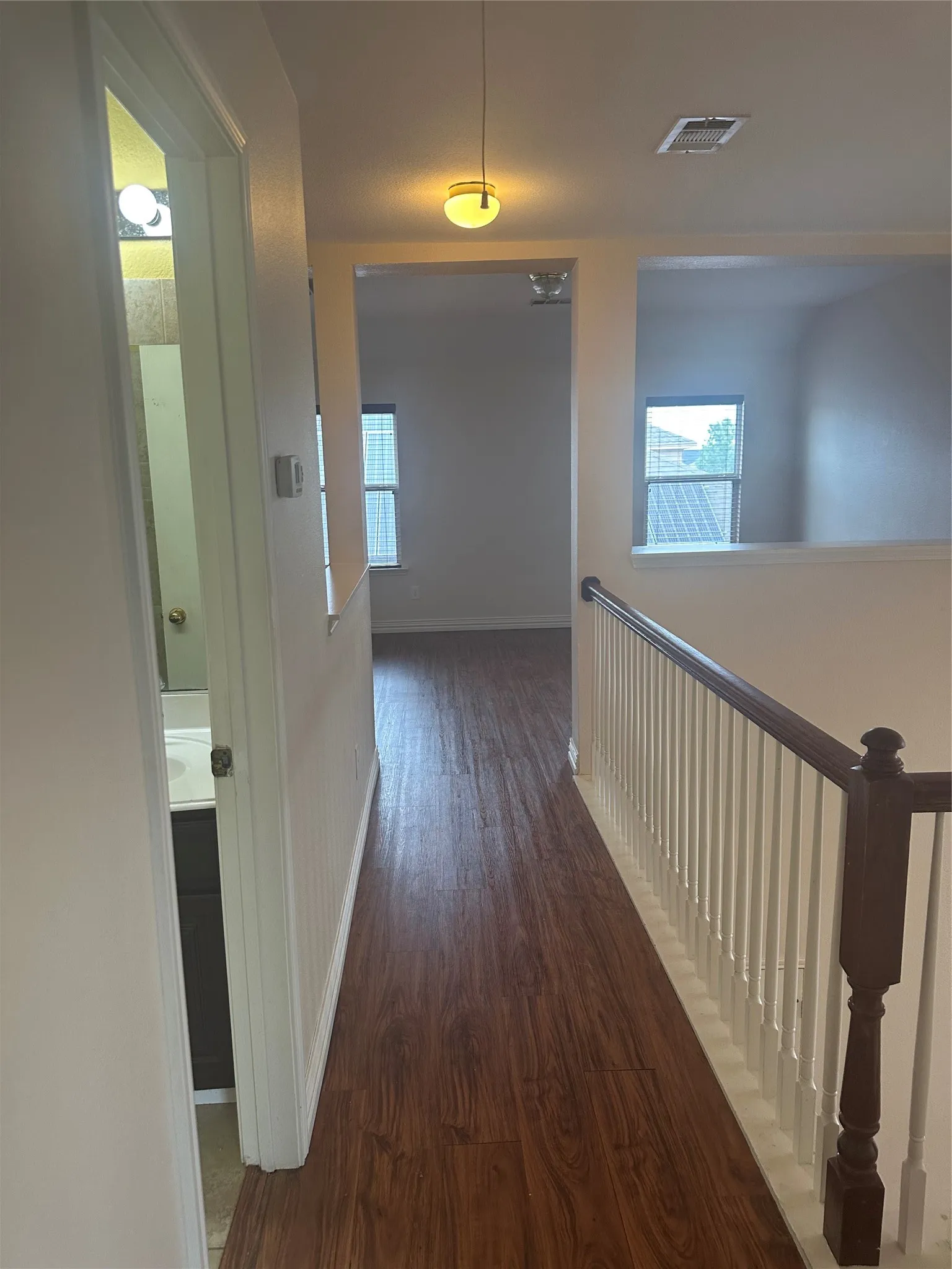 Single Family Residence For Rent in Dallas County , 2708 Cumberland Trail, Balch Springs, Texas 75181, 5 Bedroom, 4 Bathroom, 2 Garage spaces, 2,788 Sqft, built in 2005, mls#21397200, Real Estate Agent in Balch Springs, Homes For Rent in Dallas county, Homes For Rent in Balch Springs, Realtor in Balch Springs Texas, Real Estate Brokerage Independent Realty Texas, Luminita Cordes Realtor