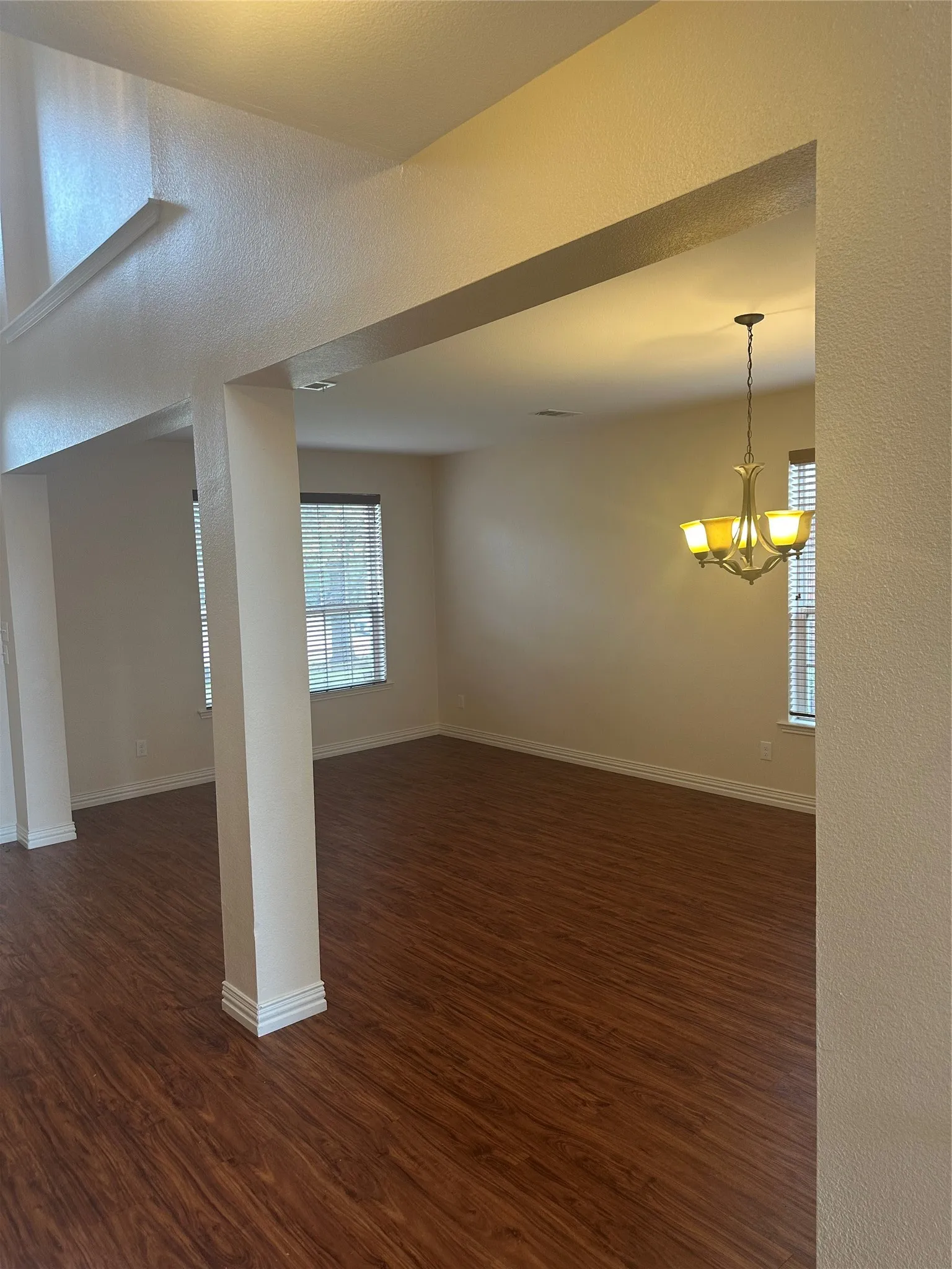 Single Family Residence For Rent in Dallas County , 2708 Cumberland Trail, Balch Springs, Texas 75181, 5 Bedroom, 4 Bathroom, 2 Garage spaces, 2,788 Sqft, built in 2005, mls#21397200, Real Estate Agent in Balch Springs, Homes For Rent in Dallas county, Homes For Rent in Balch Springs, Realtor in Balch Springs Texas, Real Estate Brokerage Independent Realty Texas, Luminita Cordes Realtor