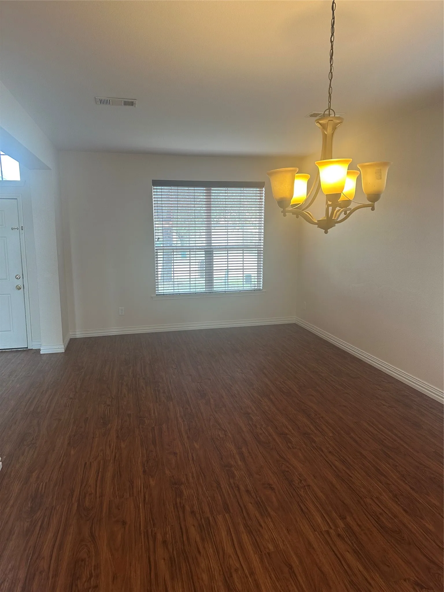 Single Family Residence For Rent in Dallas County , 2708 Cumberland Trail, Balch Springs, Texas 75181, 5 Bedroom, 4 Bathroom, 2 Garage spaces, 2,788 Sqft, built in 2005, mls#21397200, Real Estate Agent in Balch Springs, Homes For Rent in Dallas county, Homes For Rent in Balch Springs, Realtor in Balch Springs Texas, Real Estate Brokerage Independent Realty Texas, Luminita Cordes Realtor