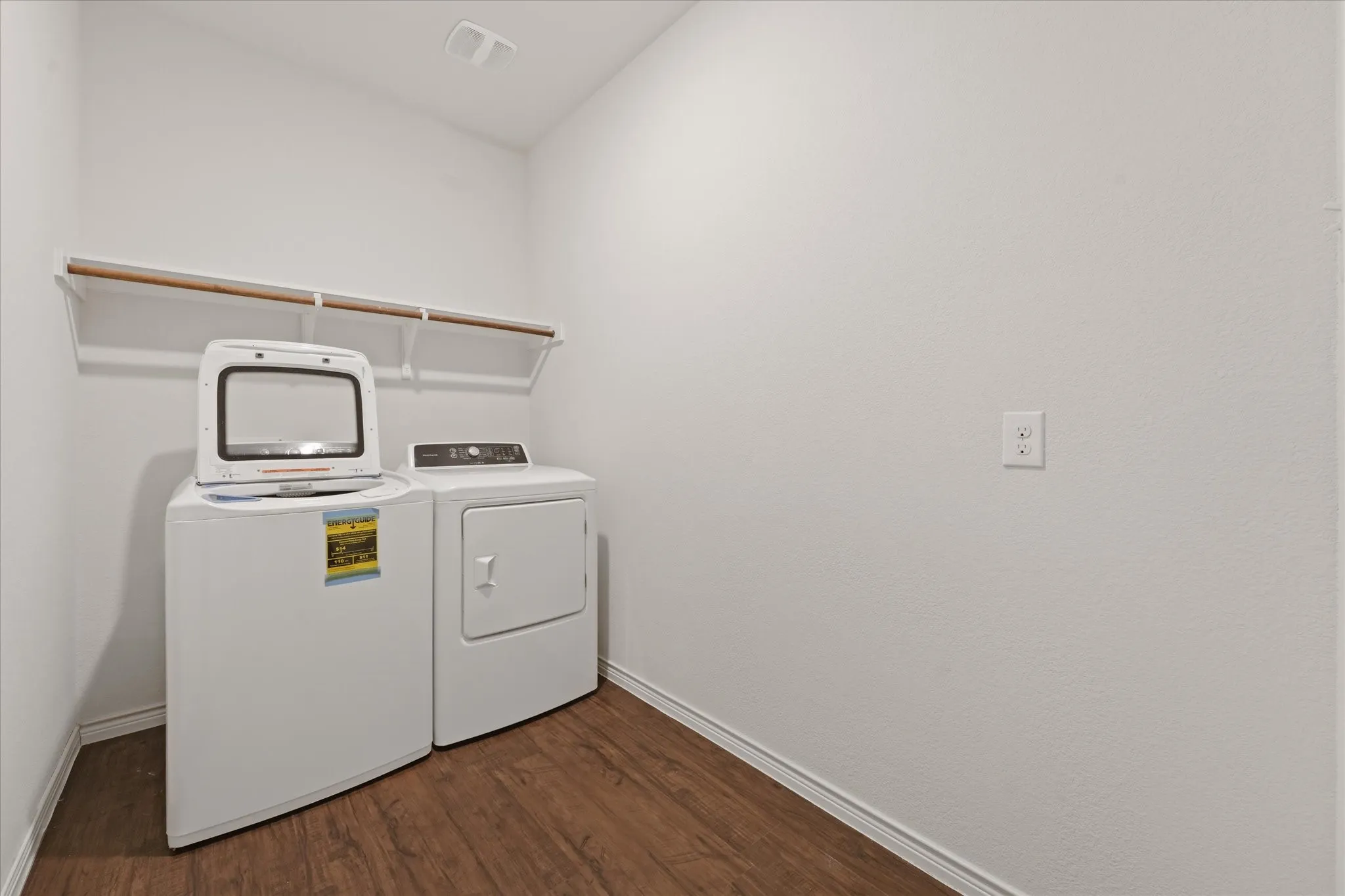 Single Family Residence For Rent in Denton County , 2169 Miramar Drive, Little Elm, Texas 75068, 3 Bedroom, 2 Bathroom, 2 Garage spaces, 1,525 Sqft, built in 2019, mls#21396976, Real Estate Agent in Little Elm, Homes For Rent in Denton county, Homes For Rent in Little Elm, Realtor in Little Elm Texas, Real Estate Brokerage Independent Realty Texas, Luminita Cordes Realtor