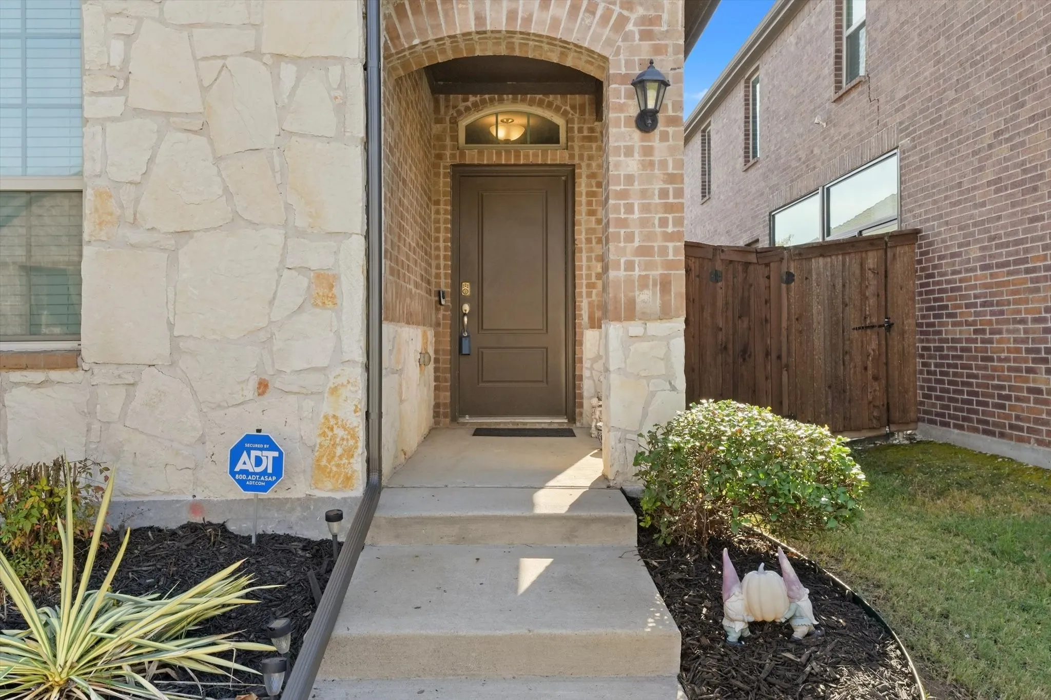 Single Family Residence For Rent in Denton County , 2169 Miramar Drive, Little Elm, Texas 75068, 3 Bedroom, 2 Bathroom, 2 Garage spaces, 1,525 Sqft, built in 2019, mls#21396976, Real Estate Agent in Little Elm, Homes For Rent in Denton county, Homes For Rent in Little Elm, Realtor in Little Elm Texas, Real Estate Brokerage Independent Realty Texas, Luminita Cordes Realtor