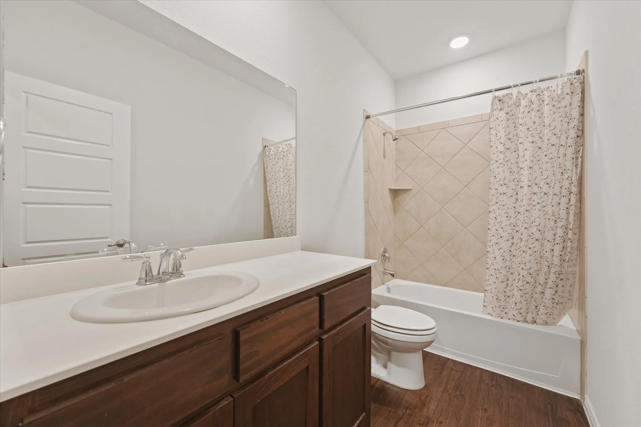 Single Family Residence For Rent in Denton County , 2169 Miramar Drive, Little Elm, Texas 75068, 3 Bedroom, 2 Bathroom, 2 Garage spaces, 1,525 Sqft, built in 2019, mls#21396976, Real Estate Agent in Little Elm, Homes For Rent in Denton county, Homes For Rent in Little Elm, Realtor in Little Elm Texas, Real Estate Brokerage Independent Realty Texas, Luminita Cordes Realtor
