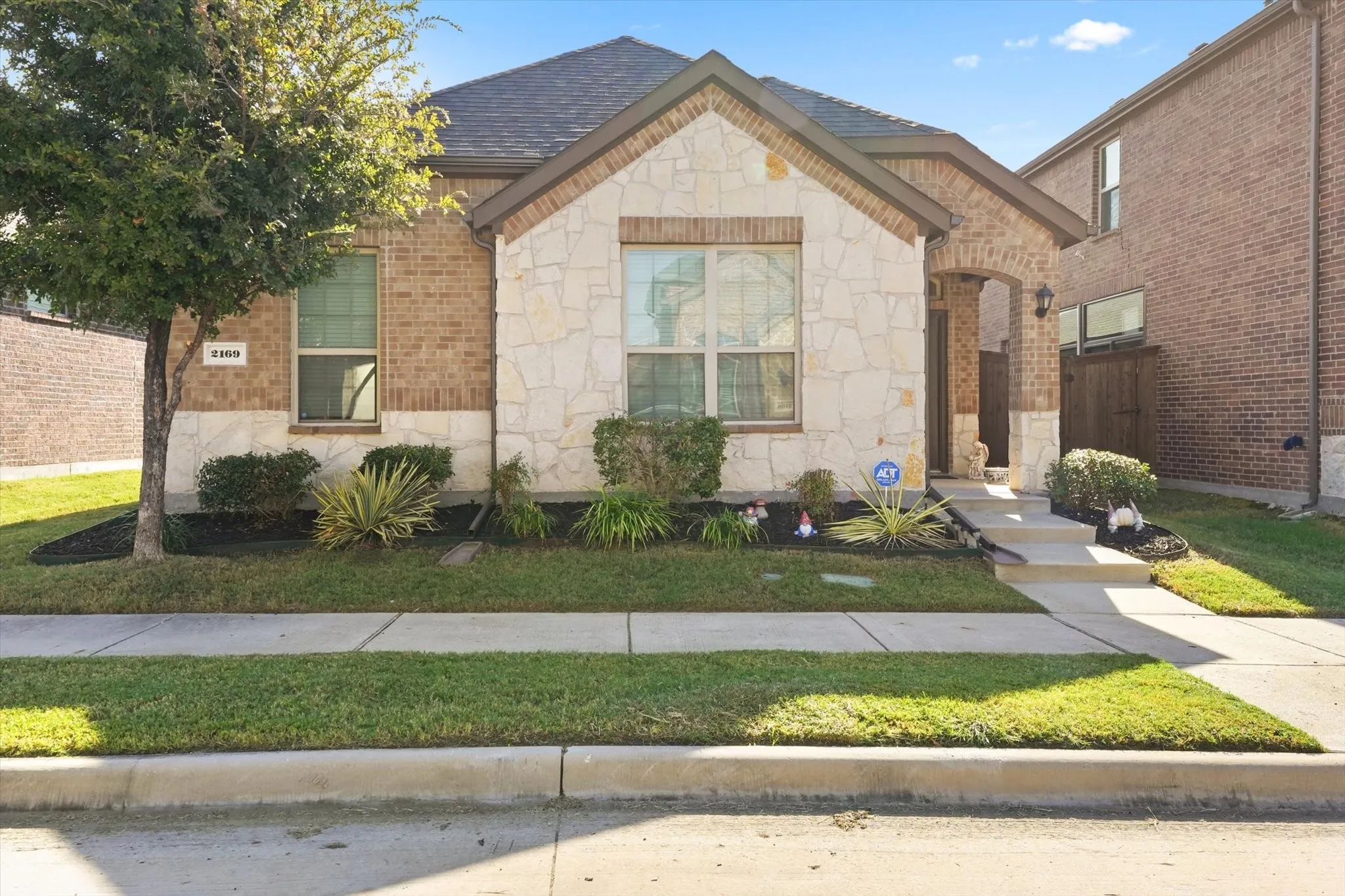 Single Family Residence For Rent