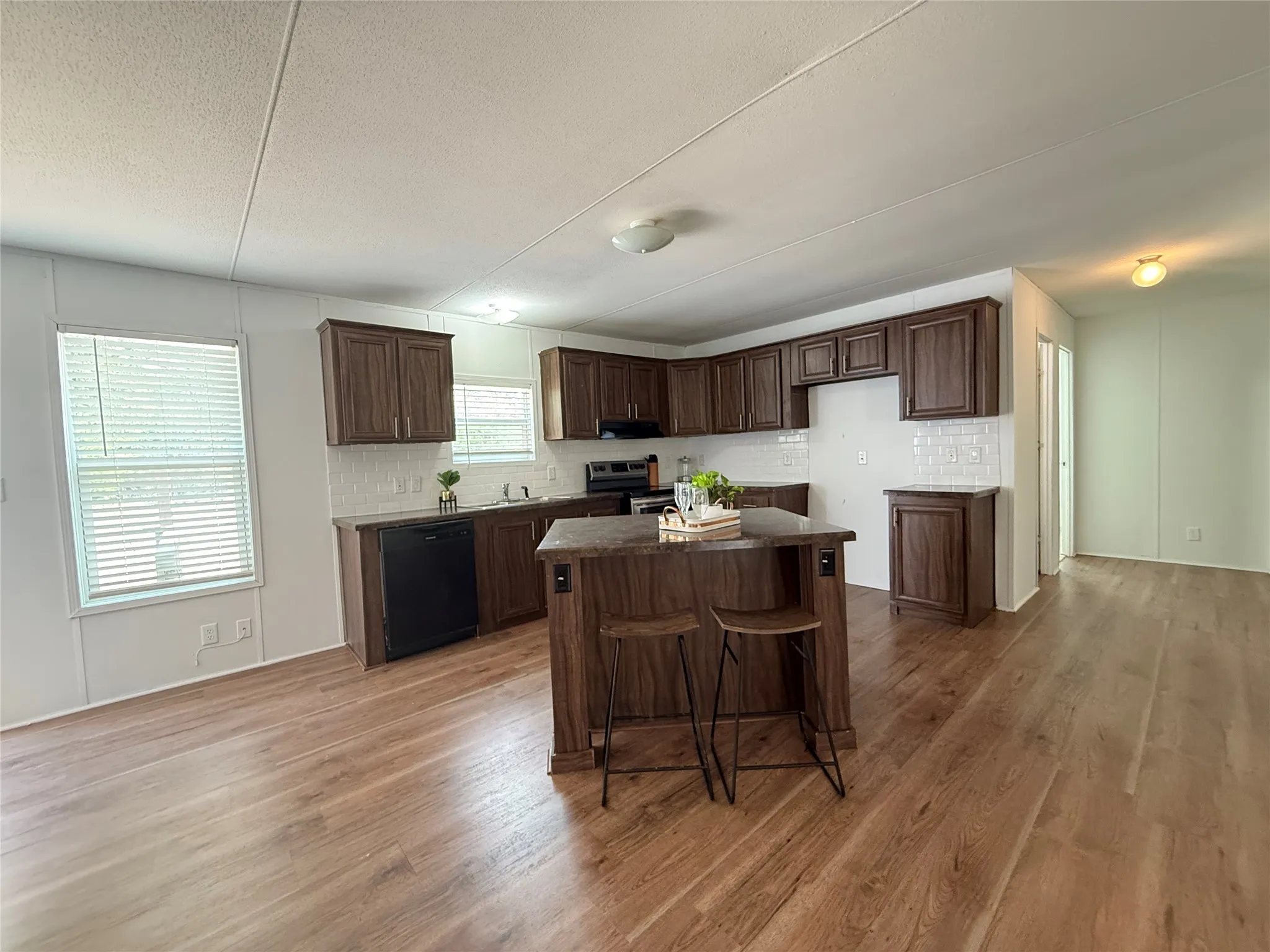 Manufactured Home For Sale in Hunt County , 9505 Janet Street, Hawk Cove, Texas 75474, 4 Bedroom, 2 Bathroom, Garage spaces, 1,440 Sqft, built in 2020, mls#21397197, Real Estate Agent in Hawk Cove, Homes For Sale in Hunt county, Homes For Sale in Hawk Cove, Realtor in Hawk Cove Texas, Real Estate Brokerage Independent Realty Texas, Luminita Cordes Realtor