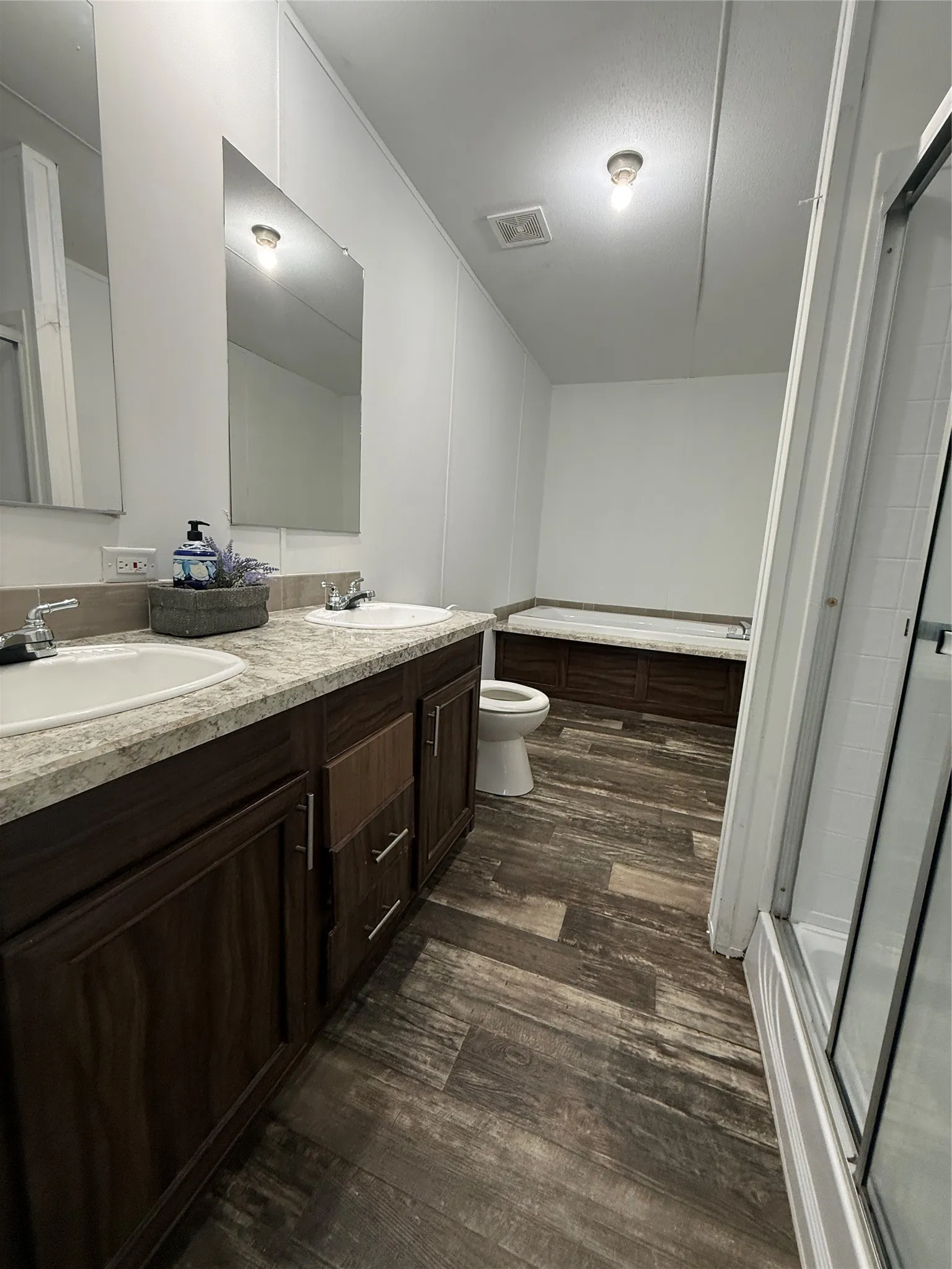 Manufactured Home For Sale in Hunt County , 9505 Janet Street, Hawk Cove, Texas 75474, 4 Bedroom, 2 Bathroom, Garage spaces, 1,440 Sqft, built in 2020, mls#21397197, Real Estate Agent in Hawk Cove, Homes For Sale in Hunt county, Homes For Sale in Hawk Cove, Realtor in Hawk Cove Texas, Real Estate Brokerage Independent Realty Texas, Luminita Cordes Realtor